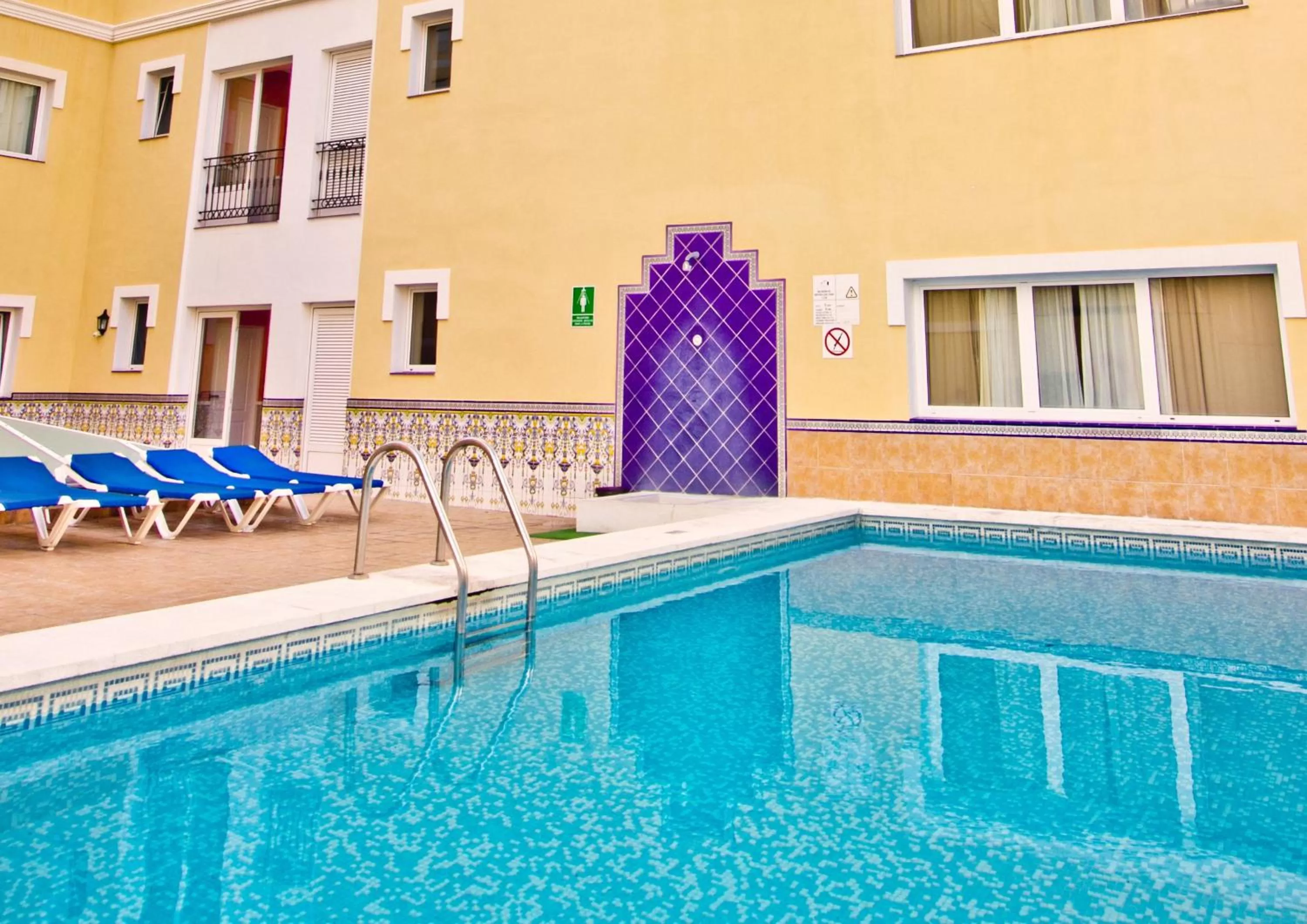 Swimming pool in Hotel RF Astoria - Adults Only