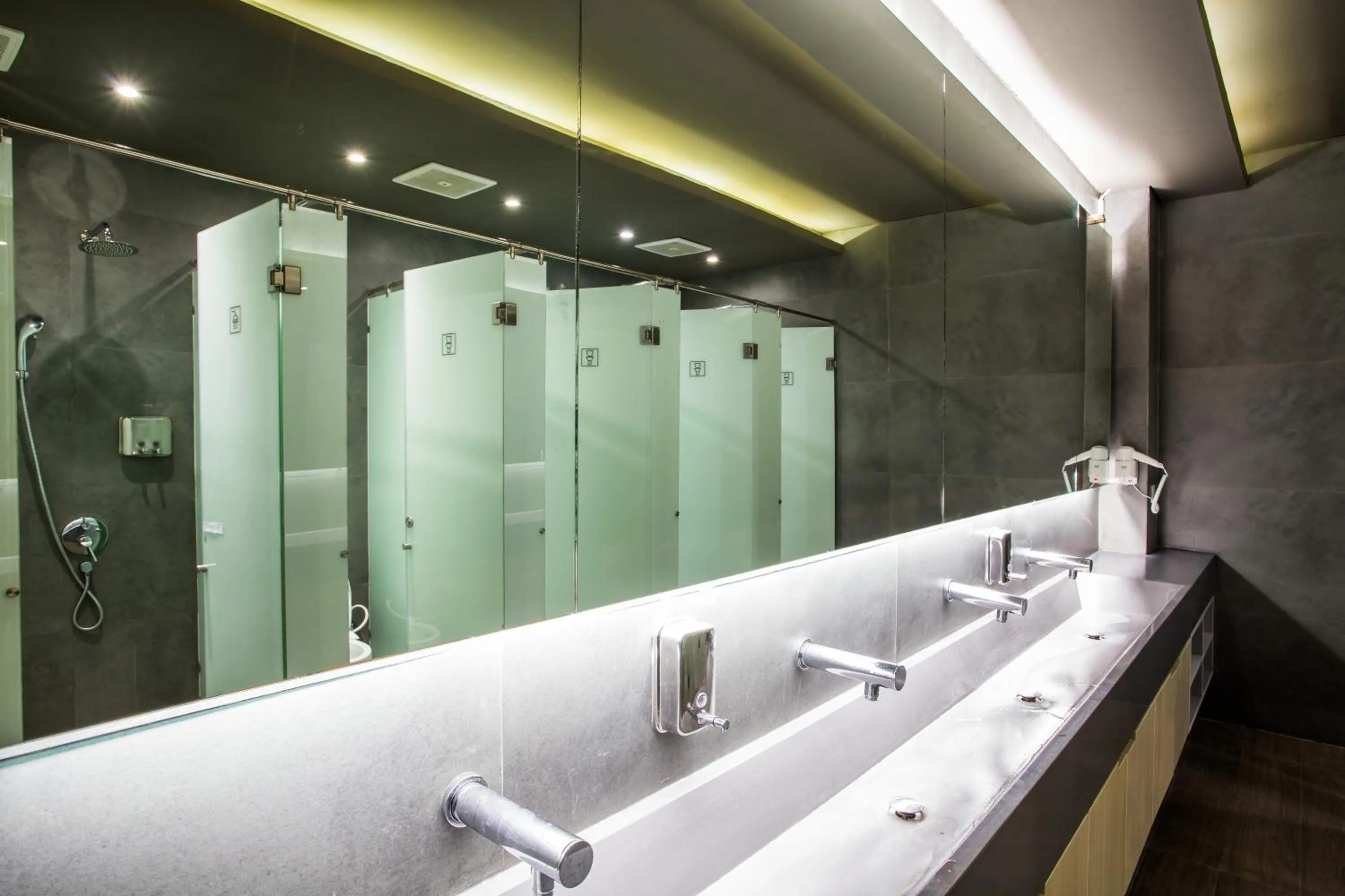 Toilet in H-ostel Bali