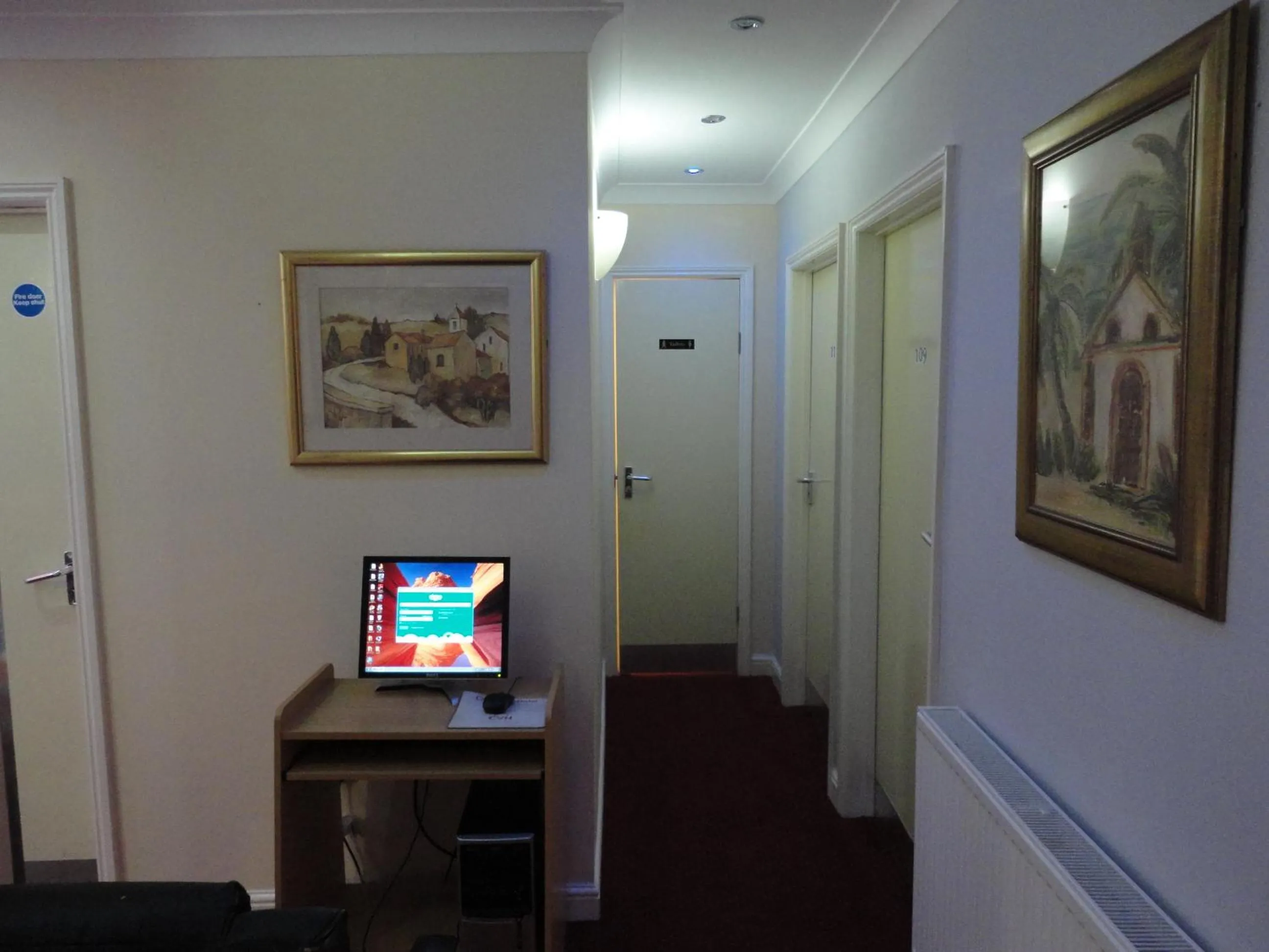 TV and multimedia in City View Hotel - Roman Road Market