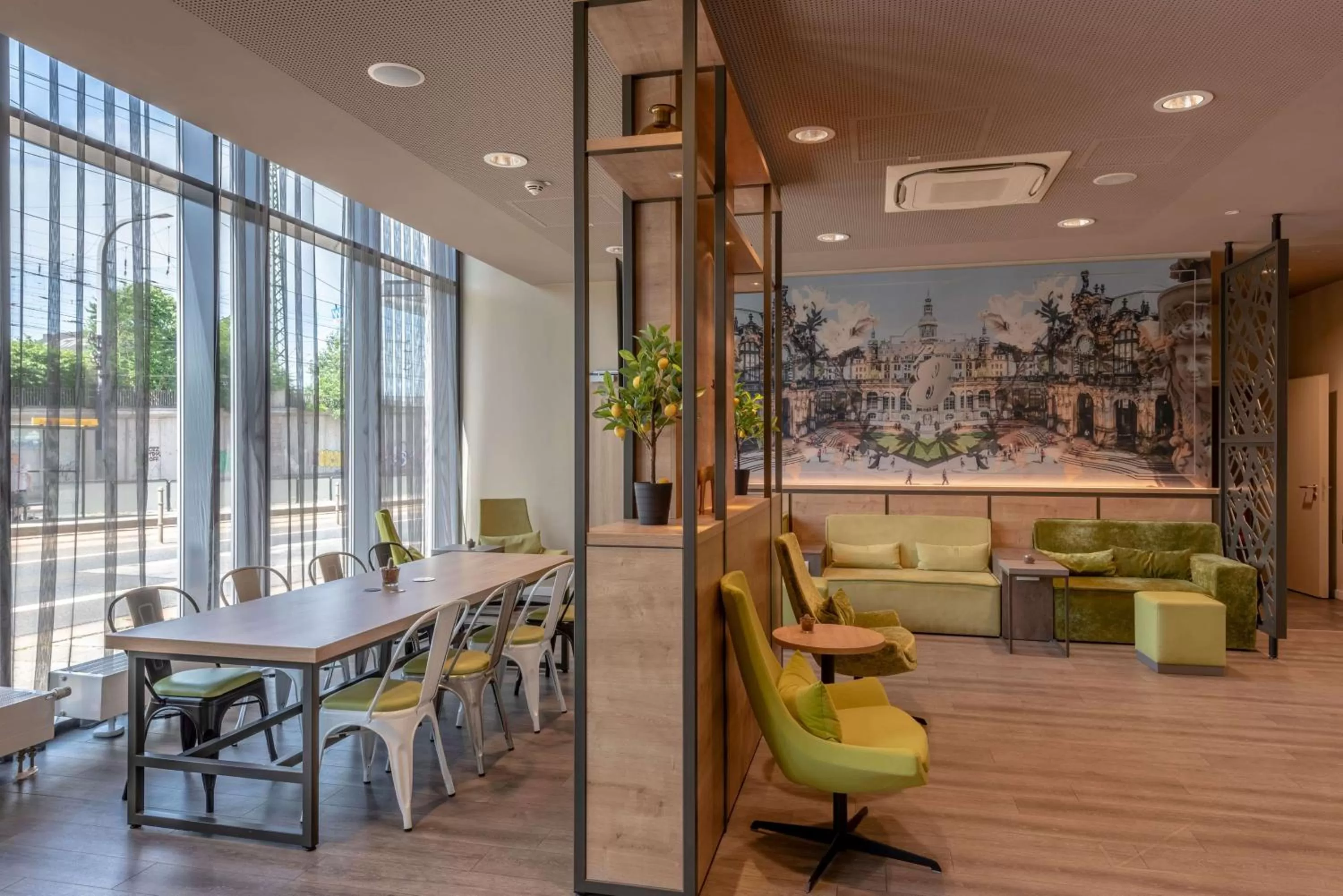 Lobby or reception in Super 8 by Wyndham Dresden