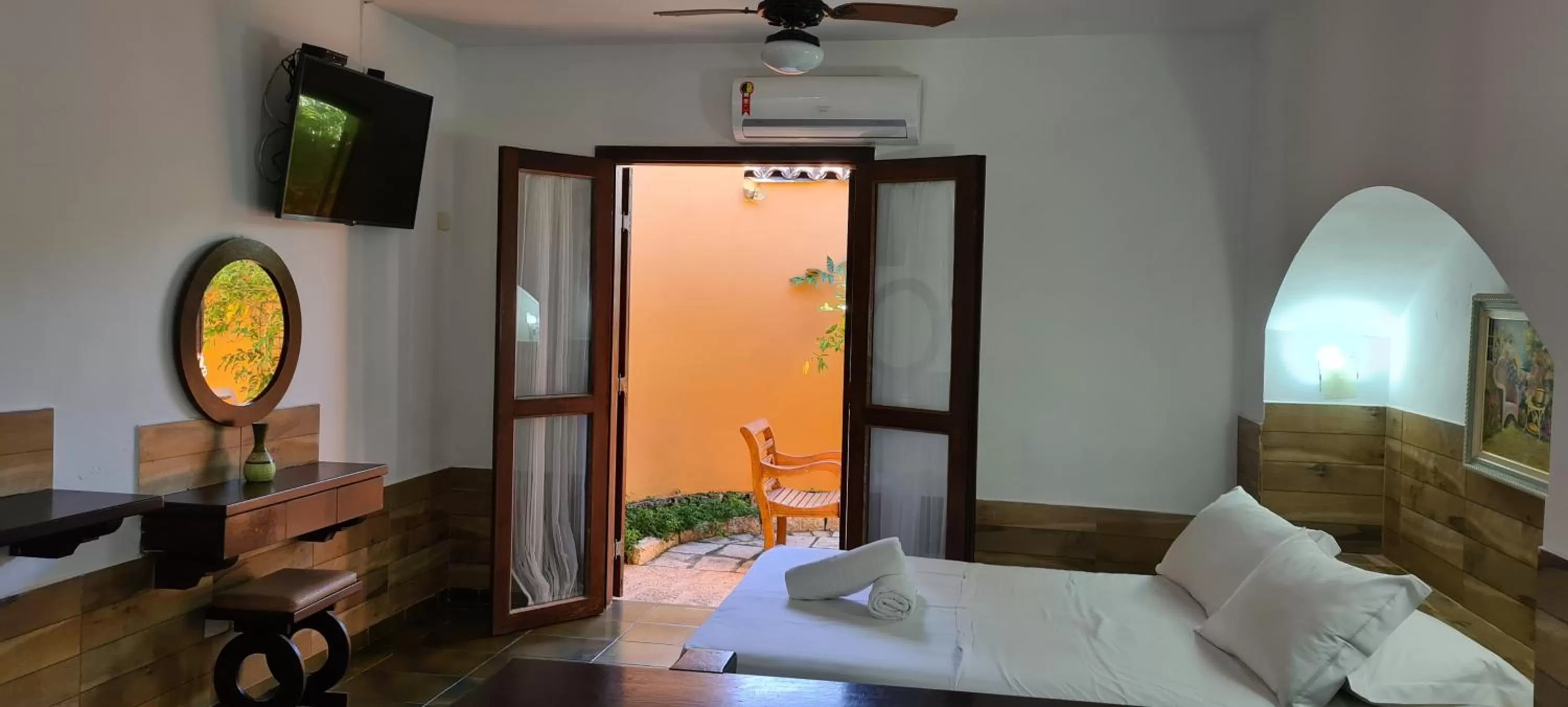 Photo of the whole room, Bed in Pousada Casa Amarela