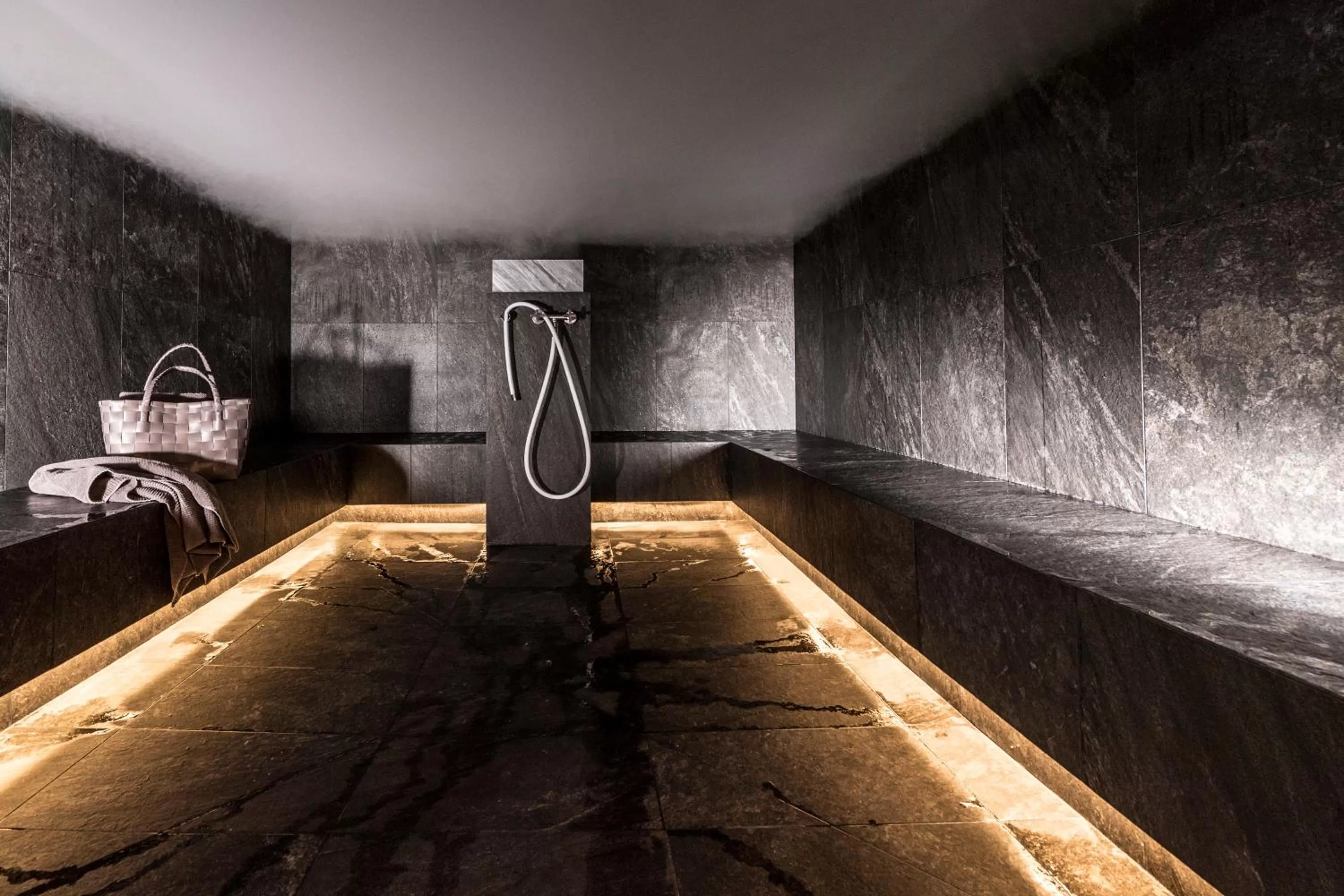 Steam room, Swimming Pool in Mair Am Ort Living Hotel B&B