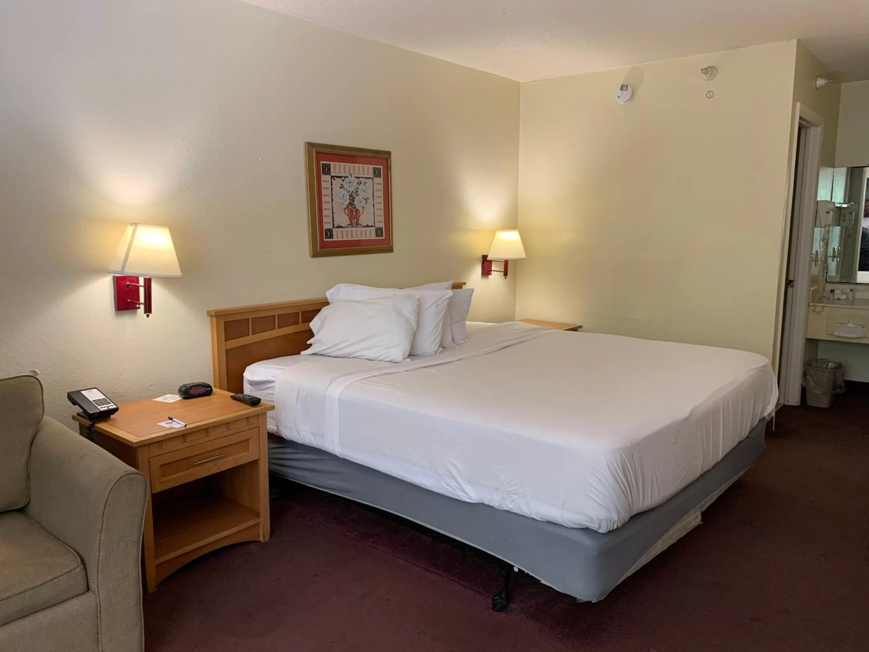 Property building, Bed in Americas Best Value Inn & Suites Melbourne