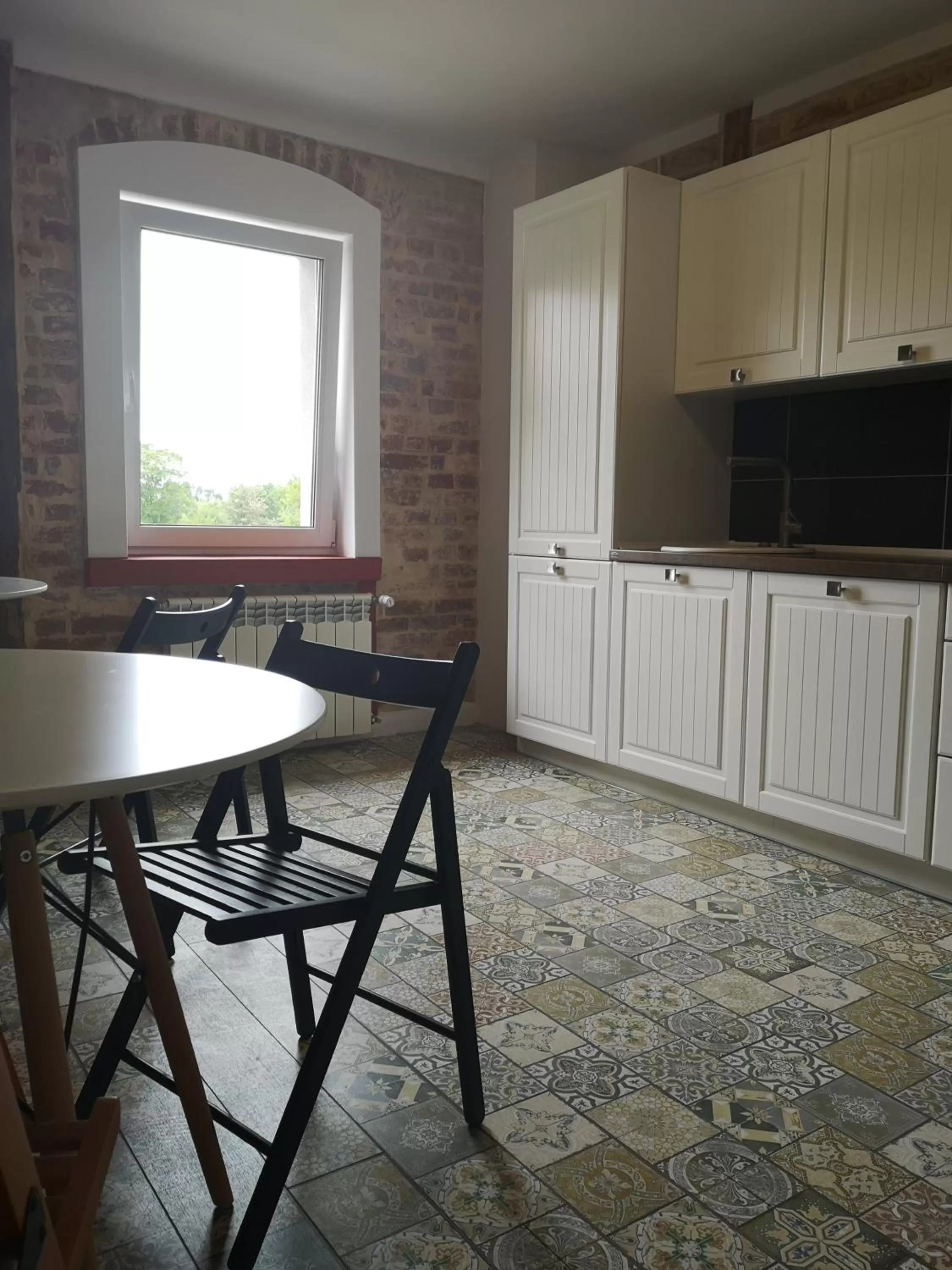 Kitchen or kitchenette in Leon's Rooms