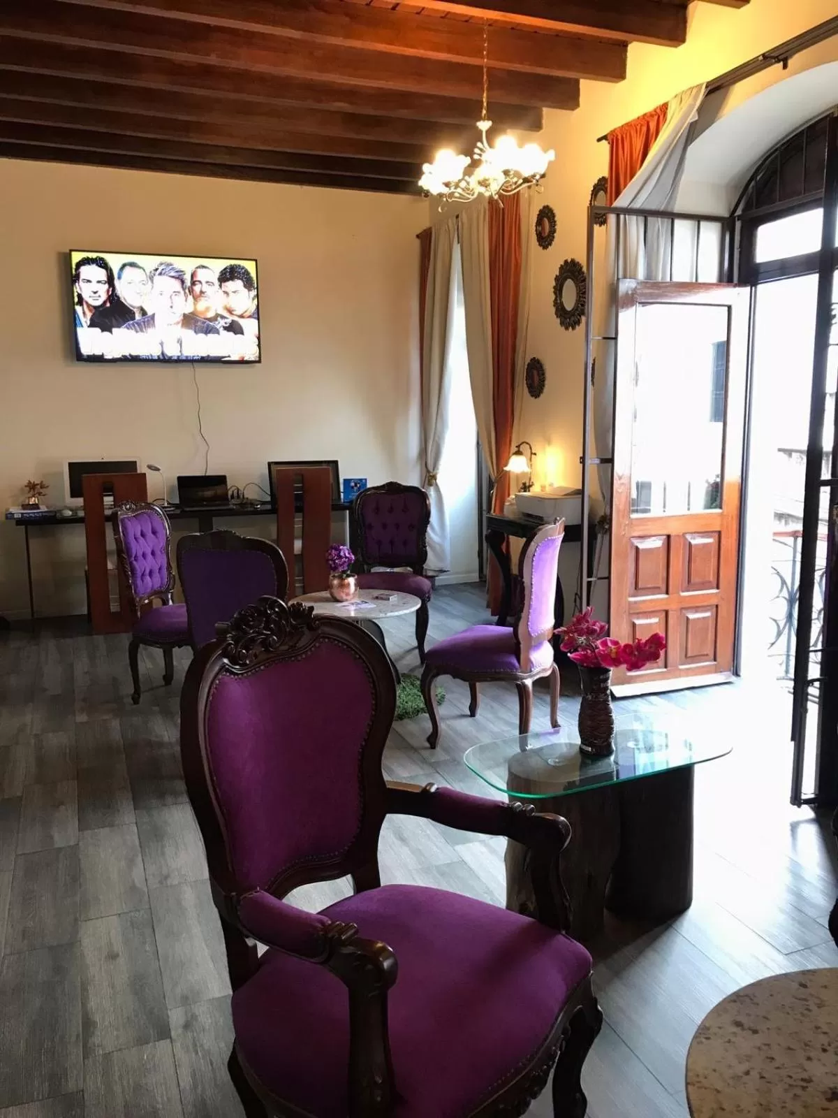 Living room in Hotel Colonial San Agustin