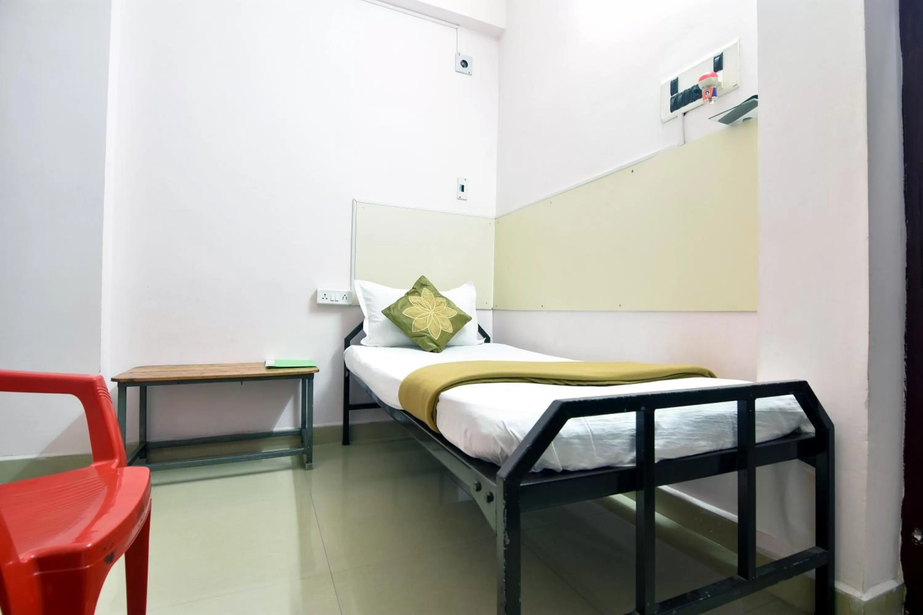 Superior Single Room - single occupancy in ROYAL GREEN AIRPORT TRANSIT ACCOMMODATION