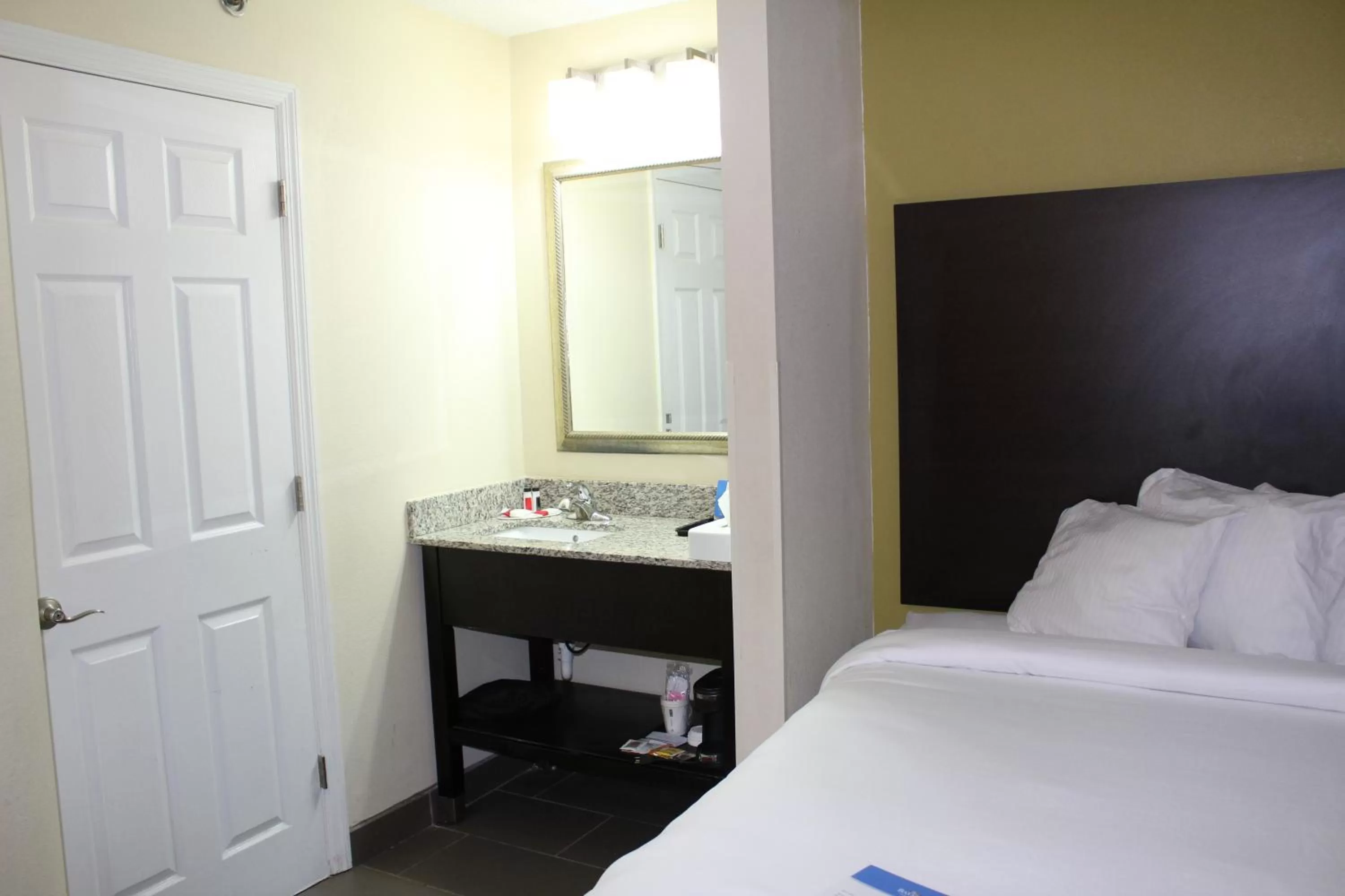 Bed in Baymont by Wyndham Newark at University of Delaware