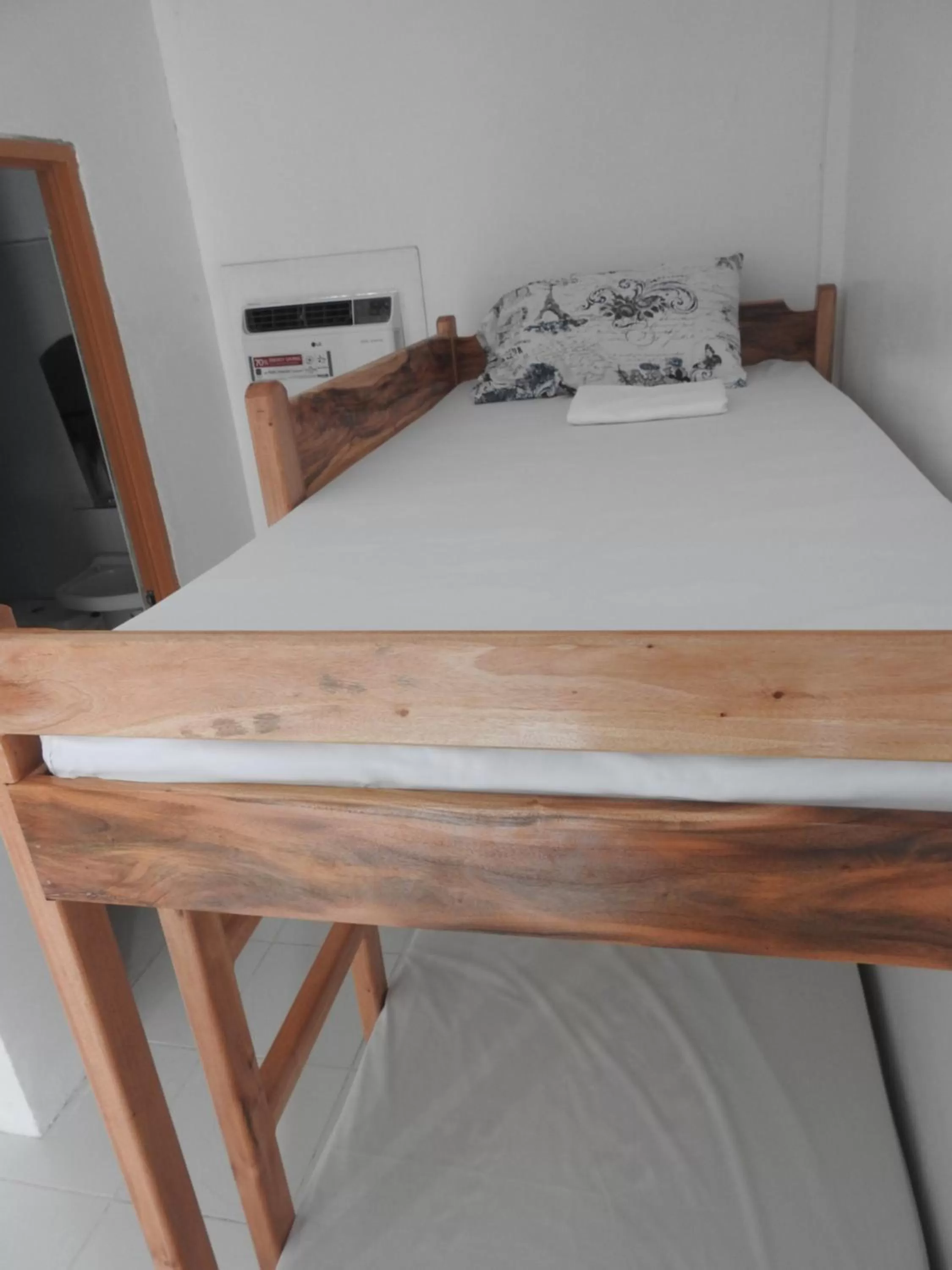 bunk bed, Bed in Pacifico Seaside Lodge