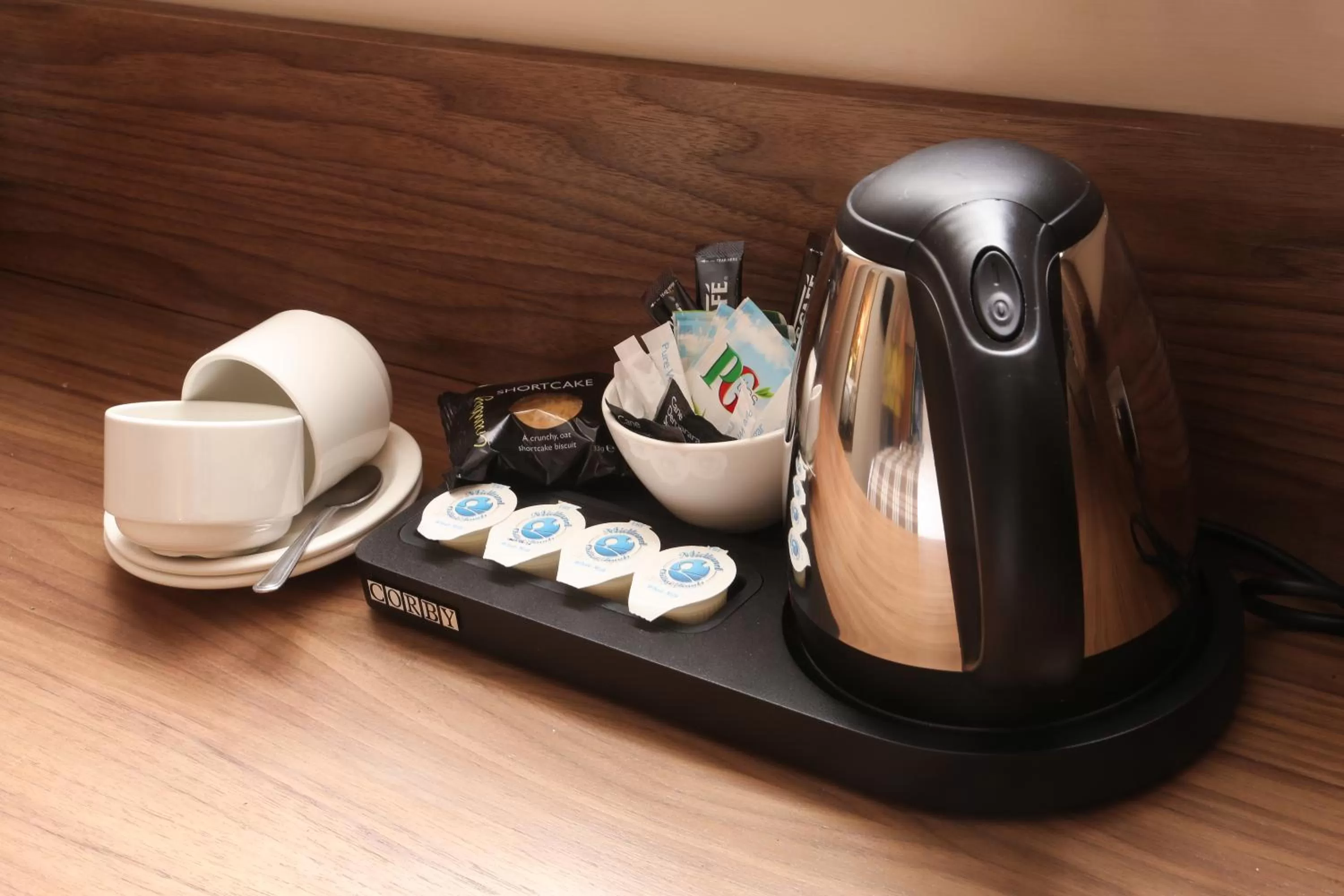 Coffee/tea facilities in Mondo Hotel