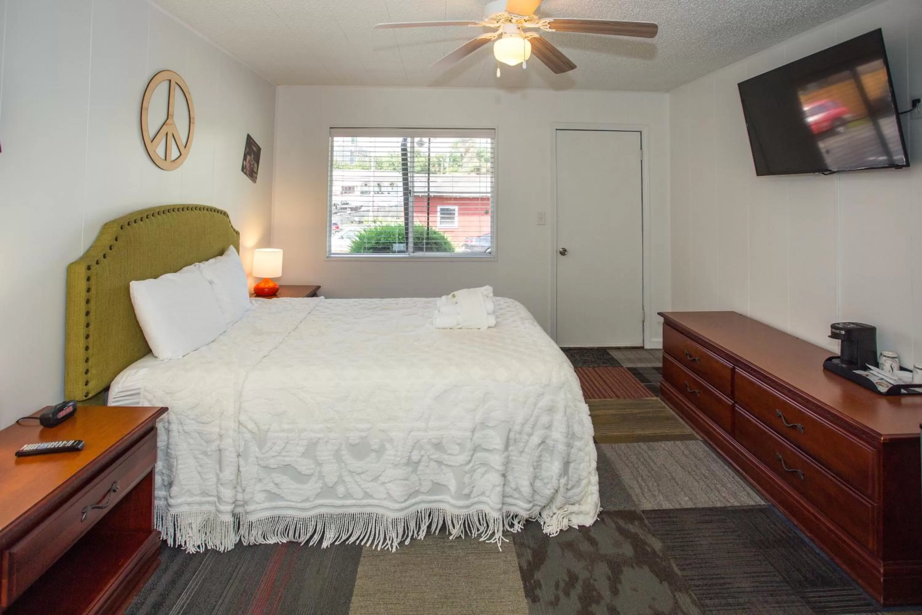 Bedroom, Bed in Sunset Motel