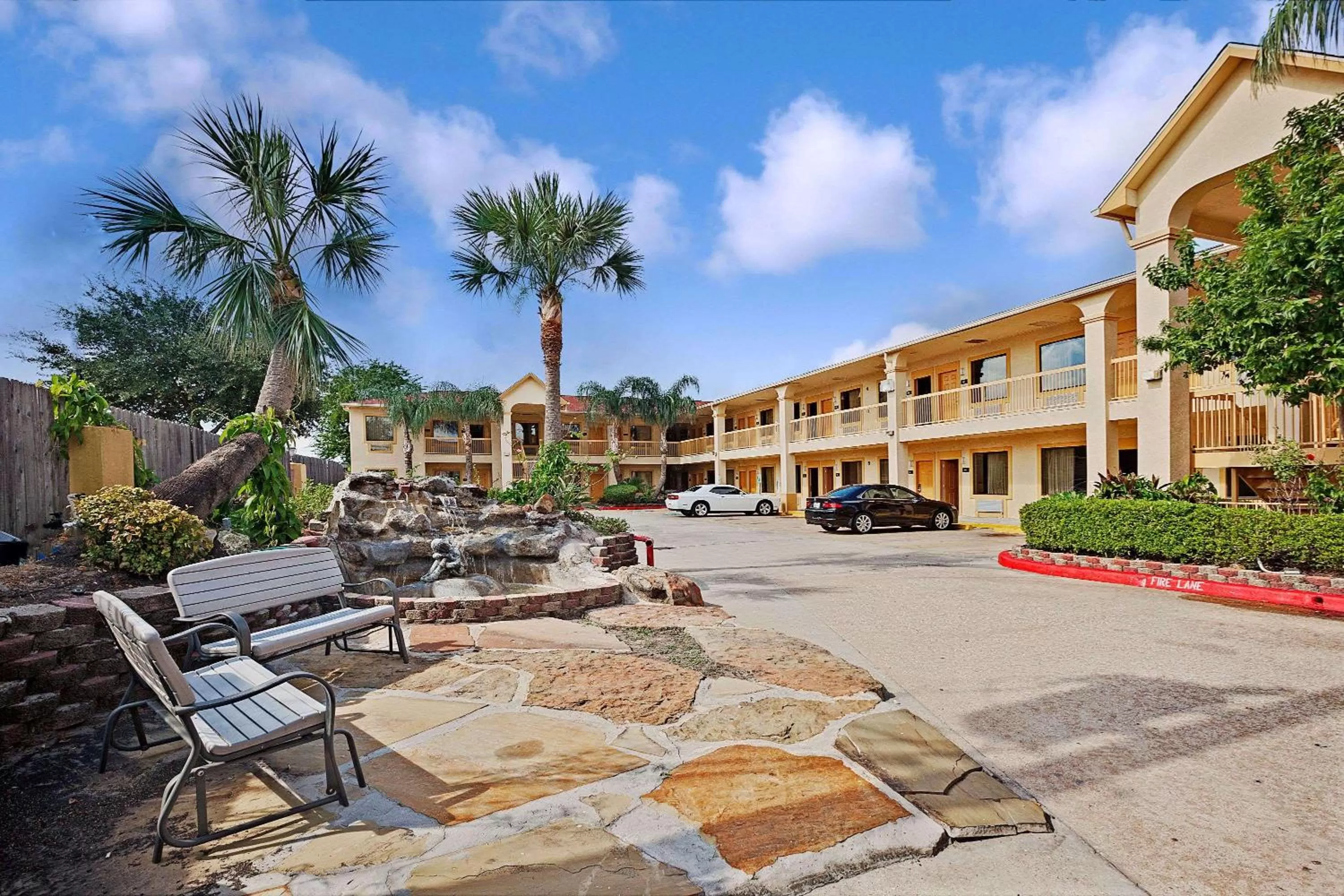 Property building in Super 8 by Wyndham Houston Hobby Airport South