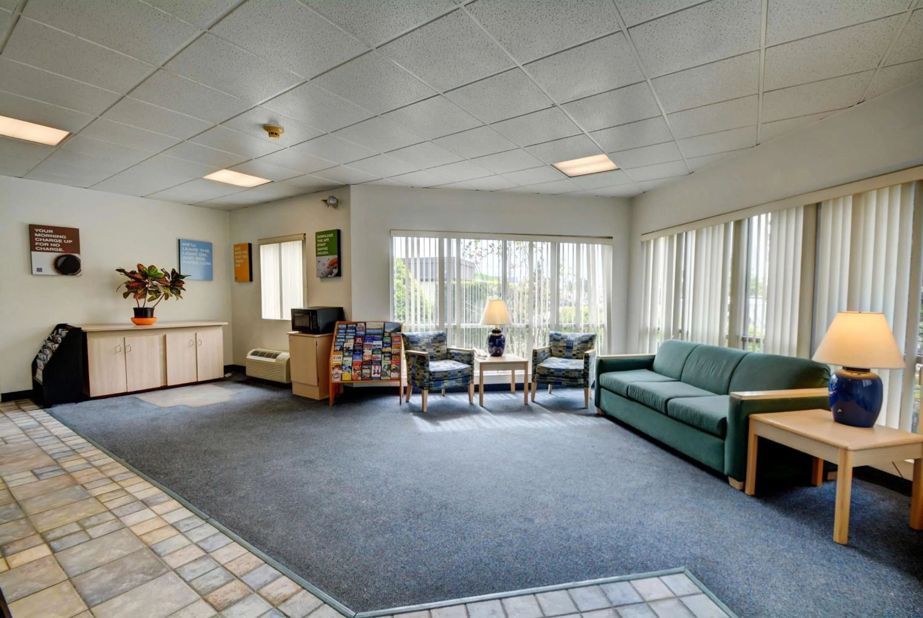 Lobby or reception in Motel 6-Warwick, RI - Providence Airport - I-95