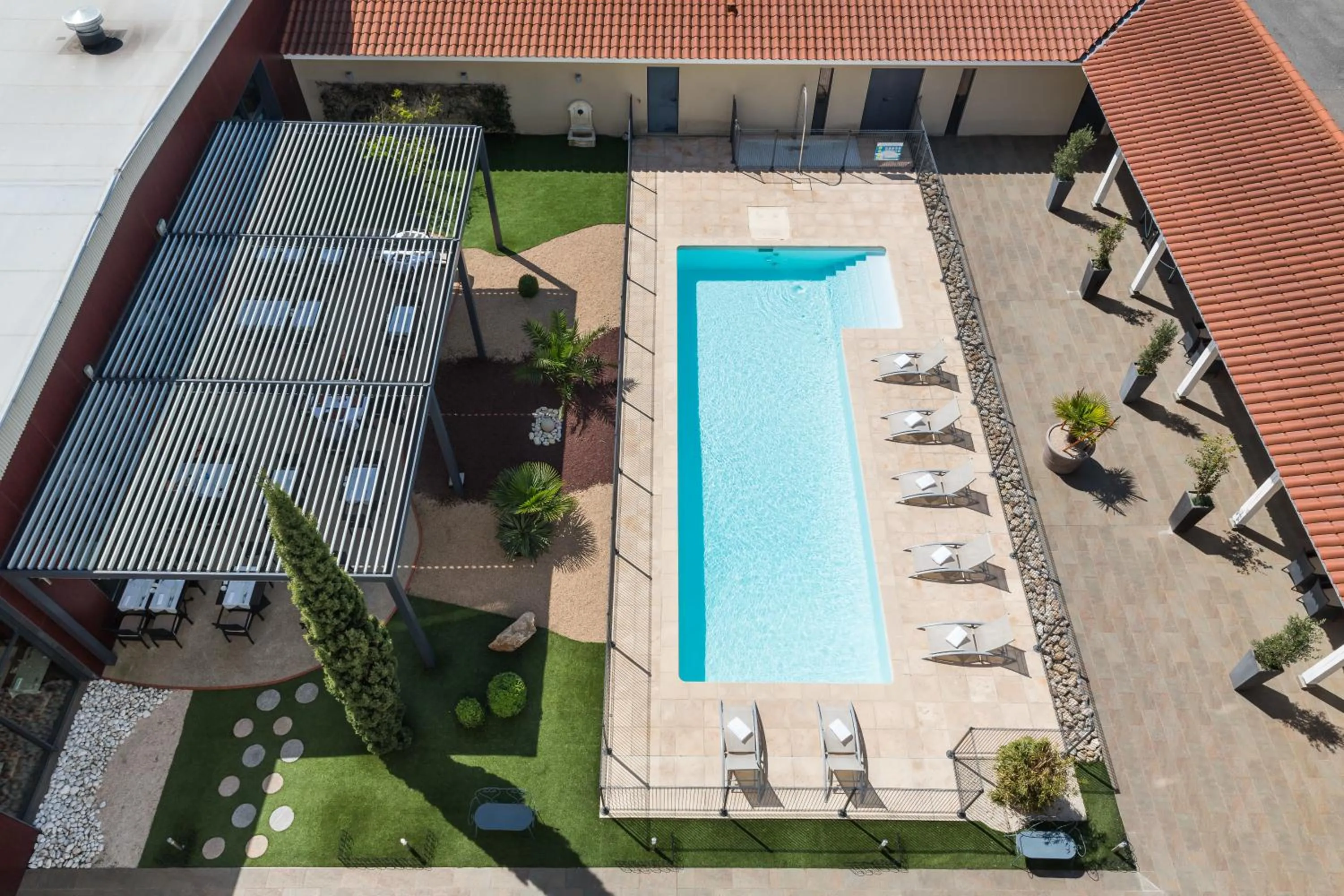 Pool view in Hotel Gatsby by HappyCulture