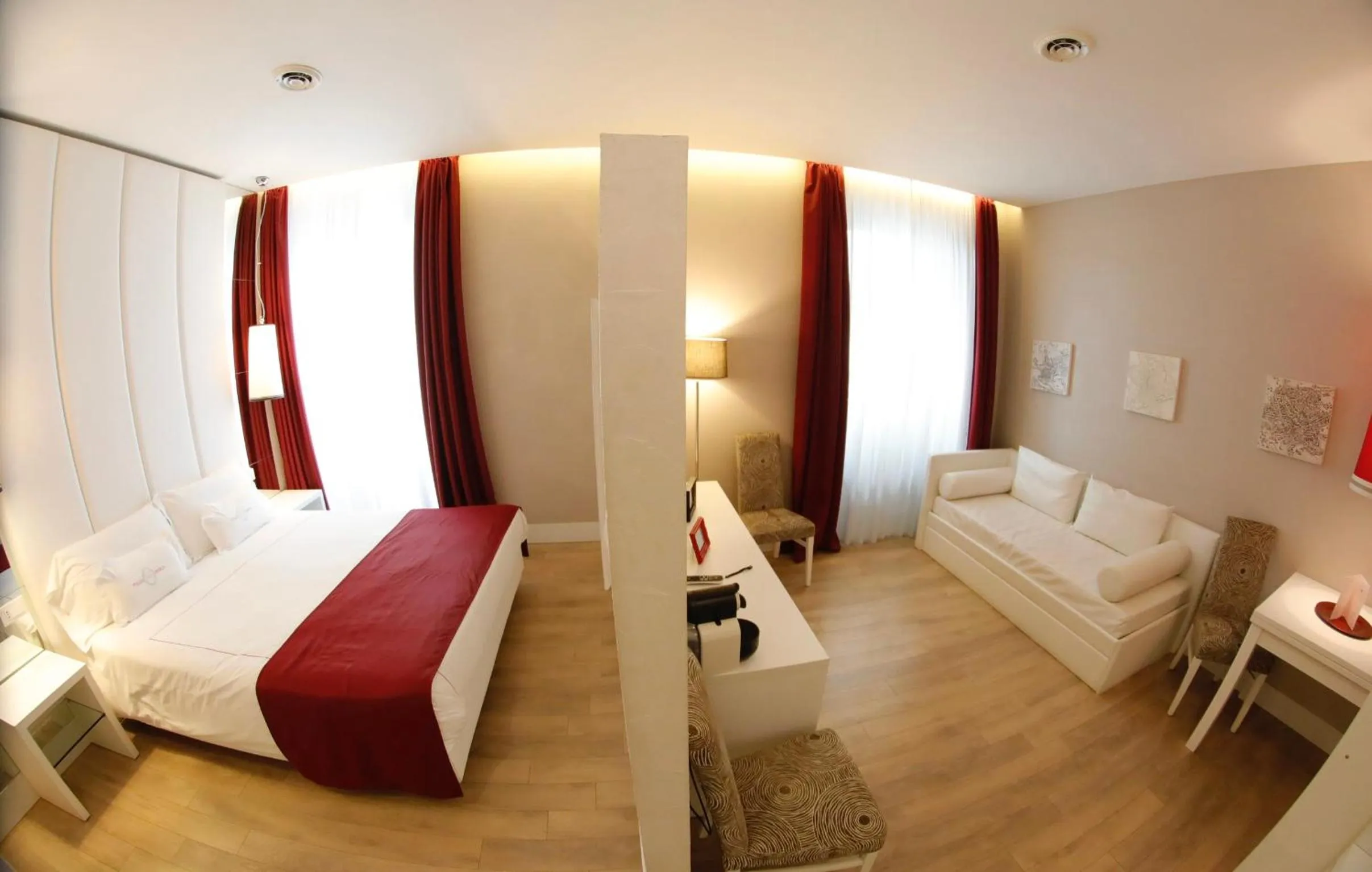 Photo of the whole room, Bed in Tullia&Prisca Relais