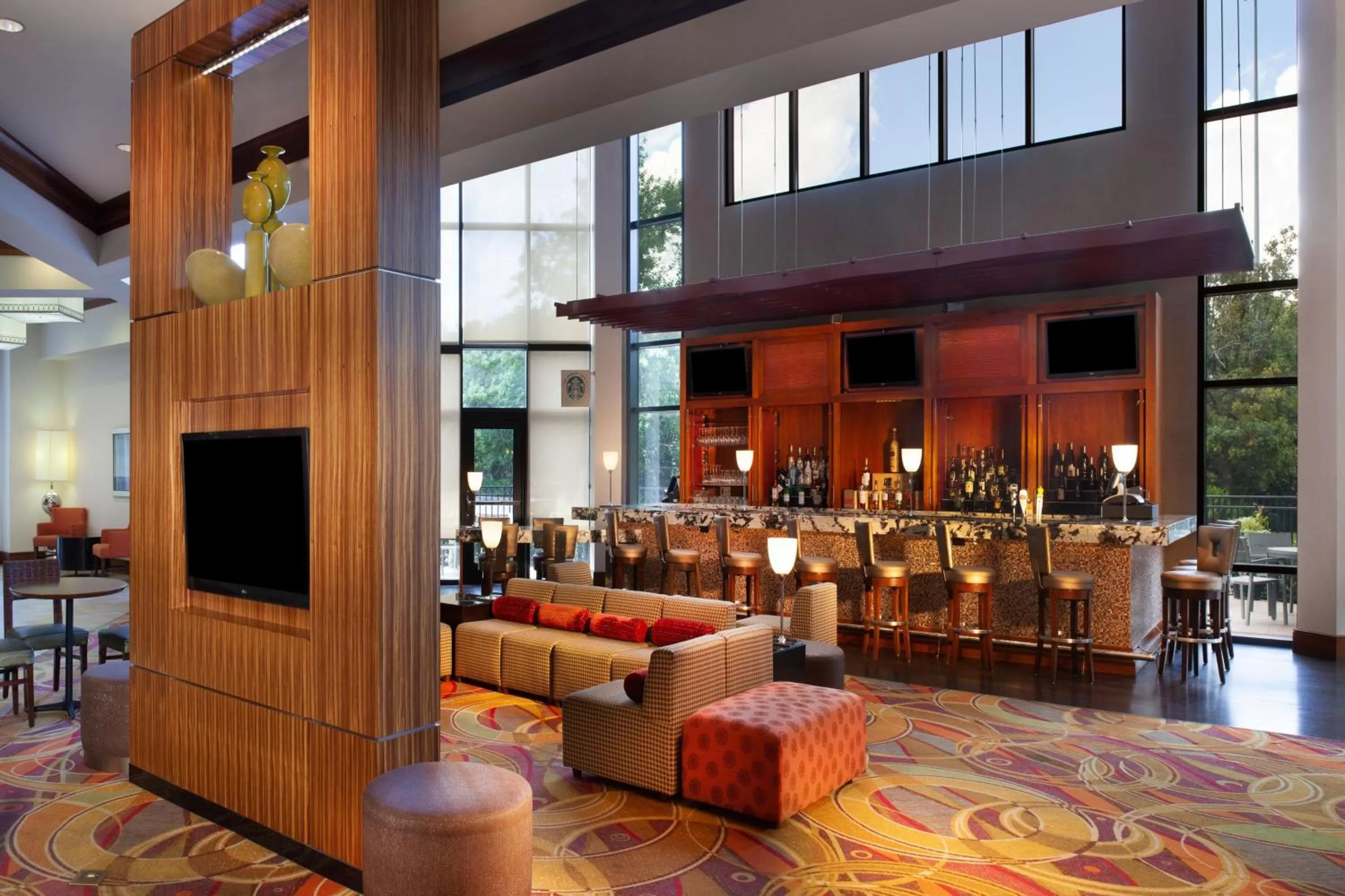 Lounge or bar in Marriott Memphis East