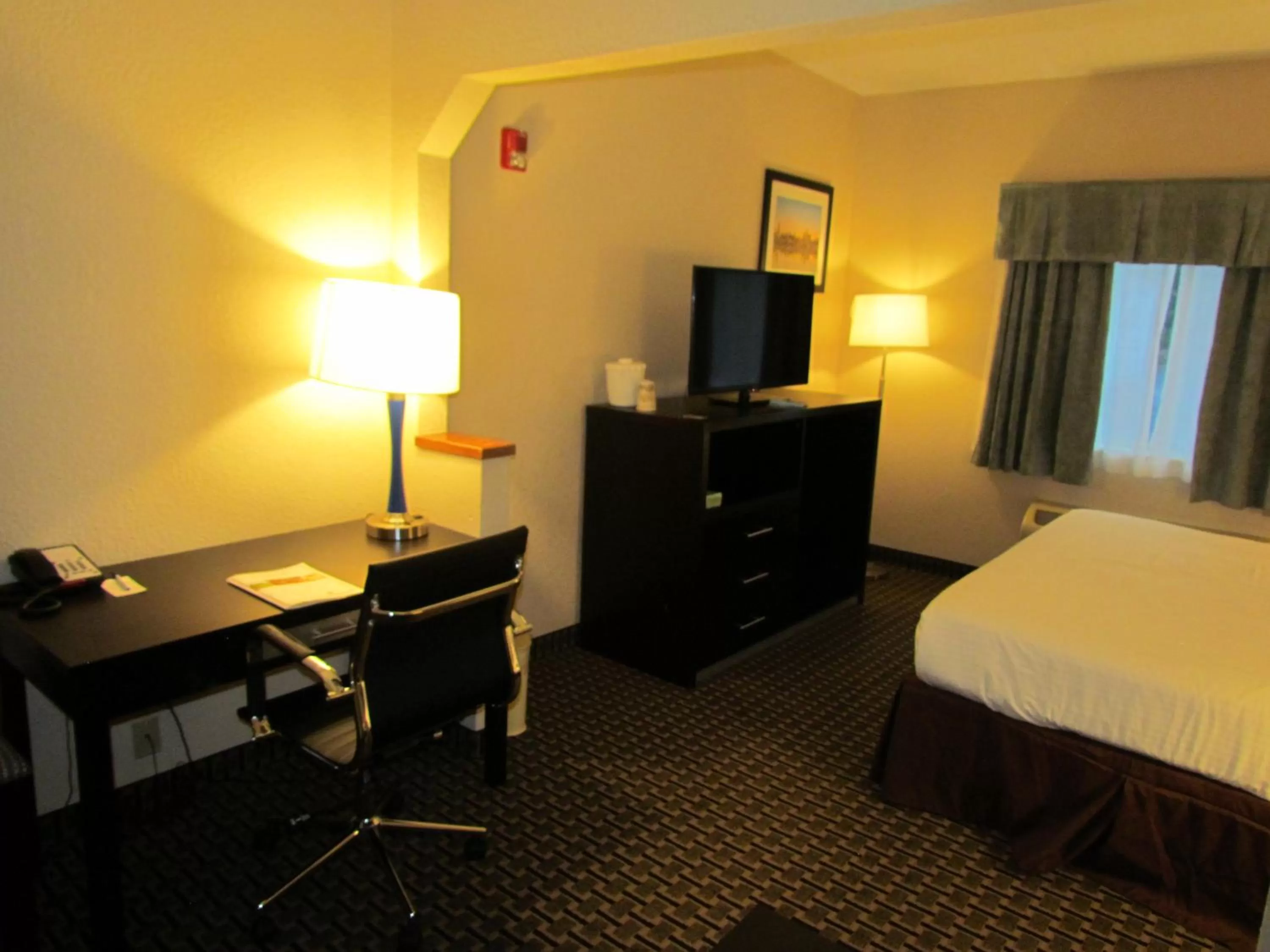 Bed in Ramada by Wyndham Glendale Heights/Lombard