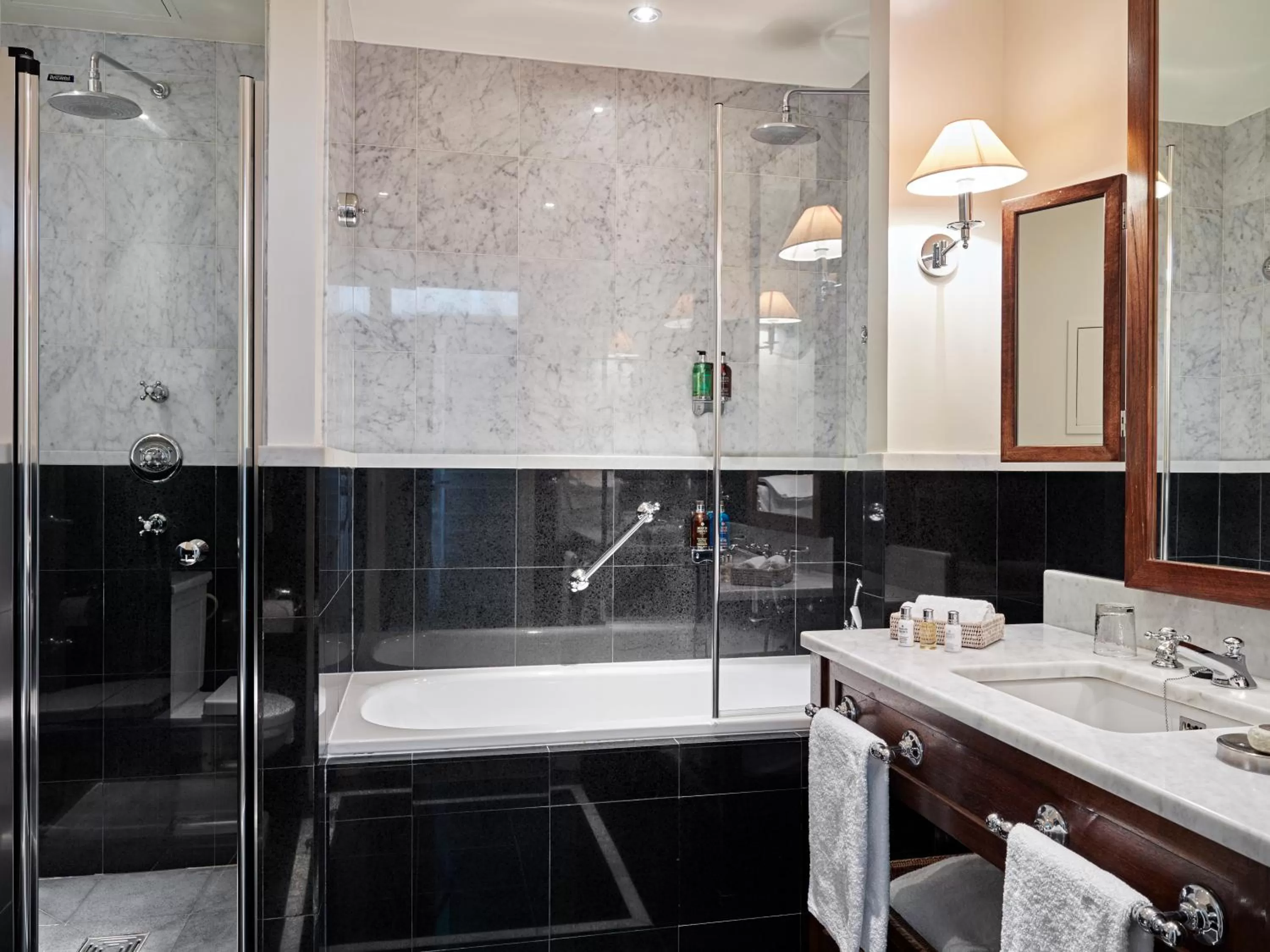 Bathroom in La Tremoille Paris