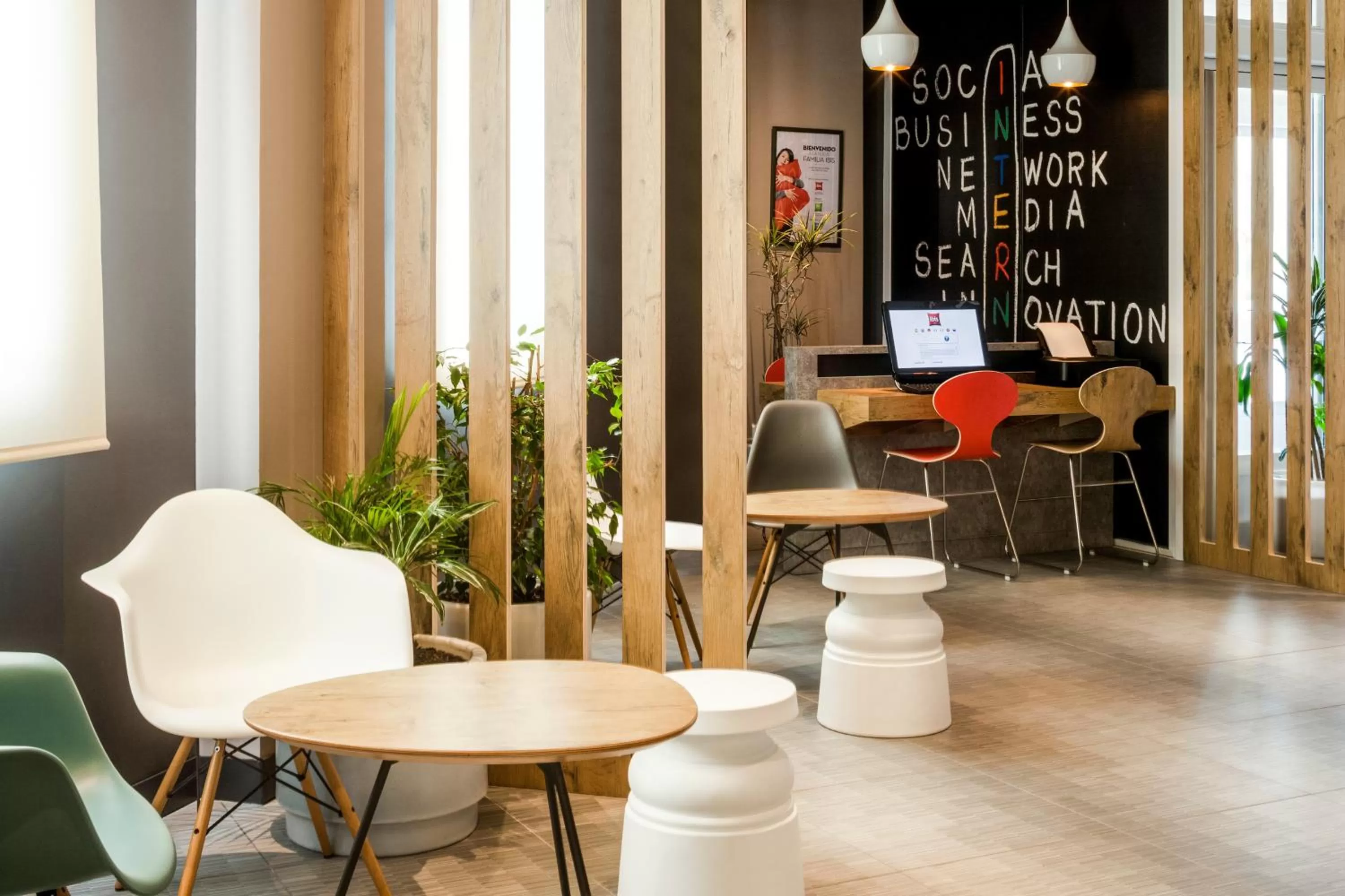 Lounge or bar in Ibis Sevilla
