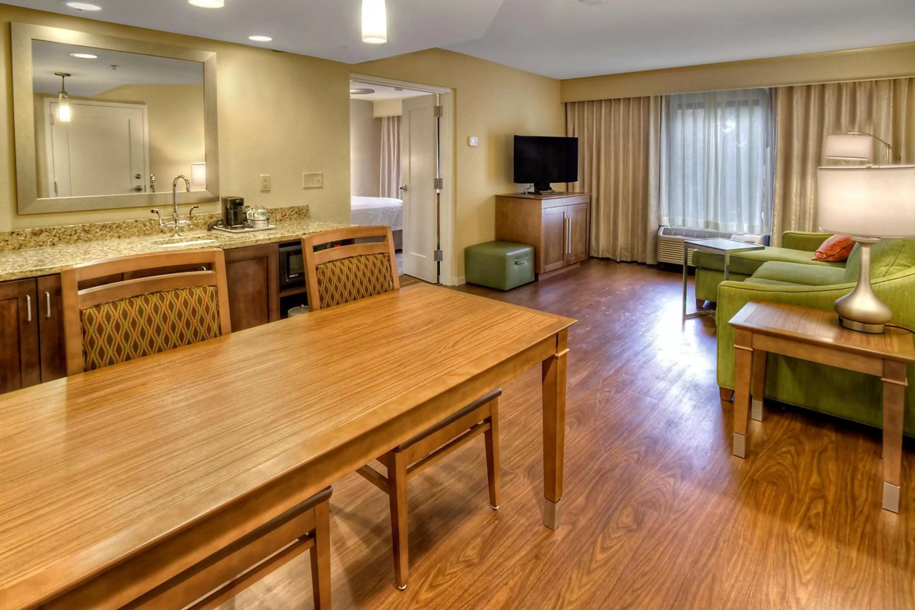 Living room in Hampton Inn and Suites Asheville Airport