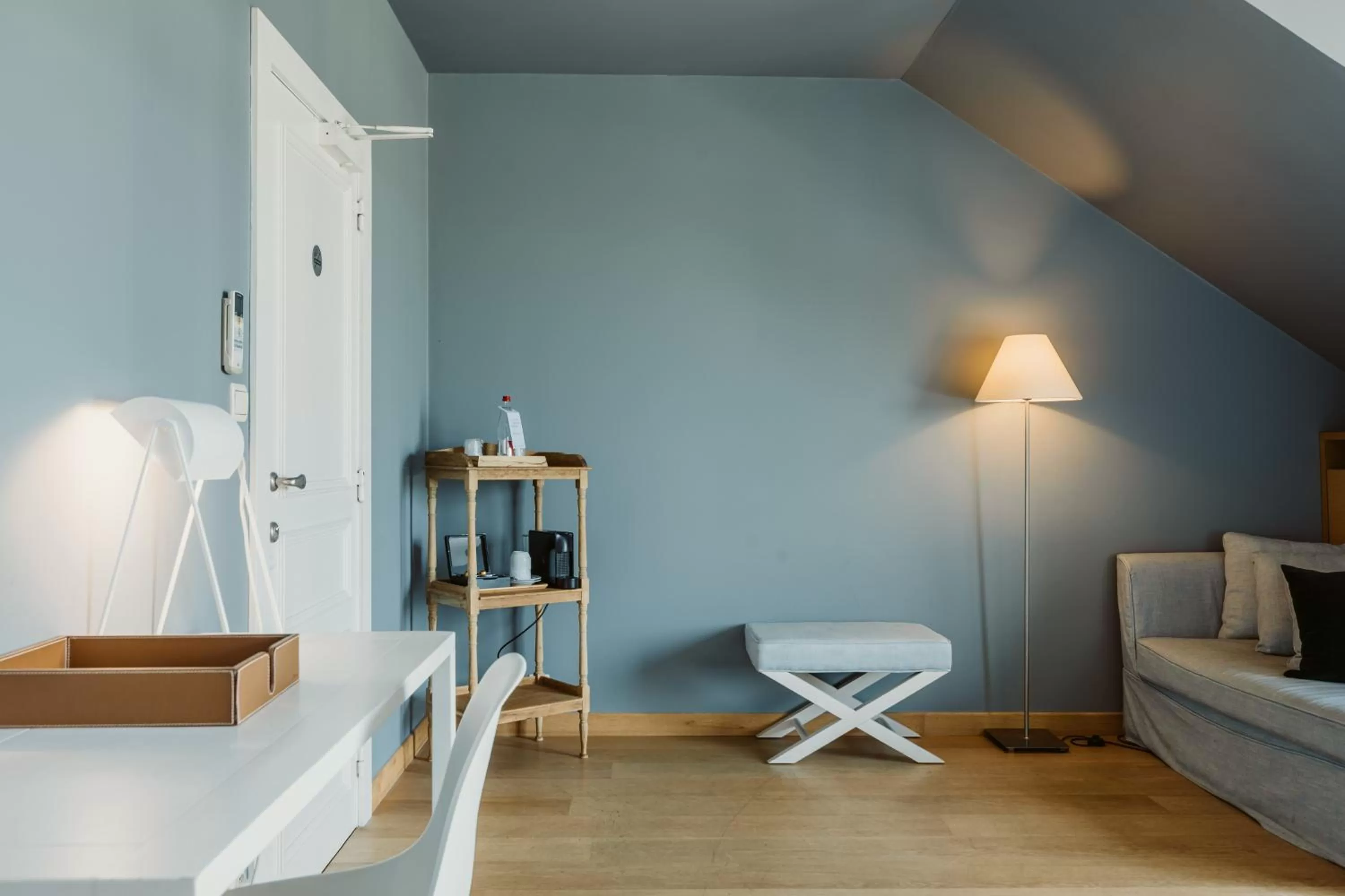 Seating area in Auberge du Pêcheur