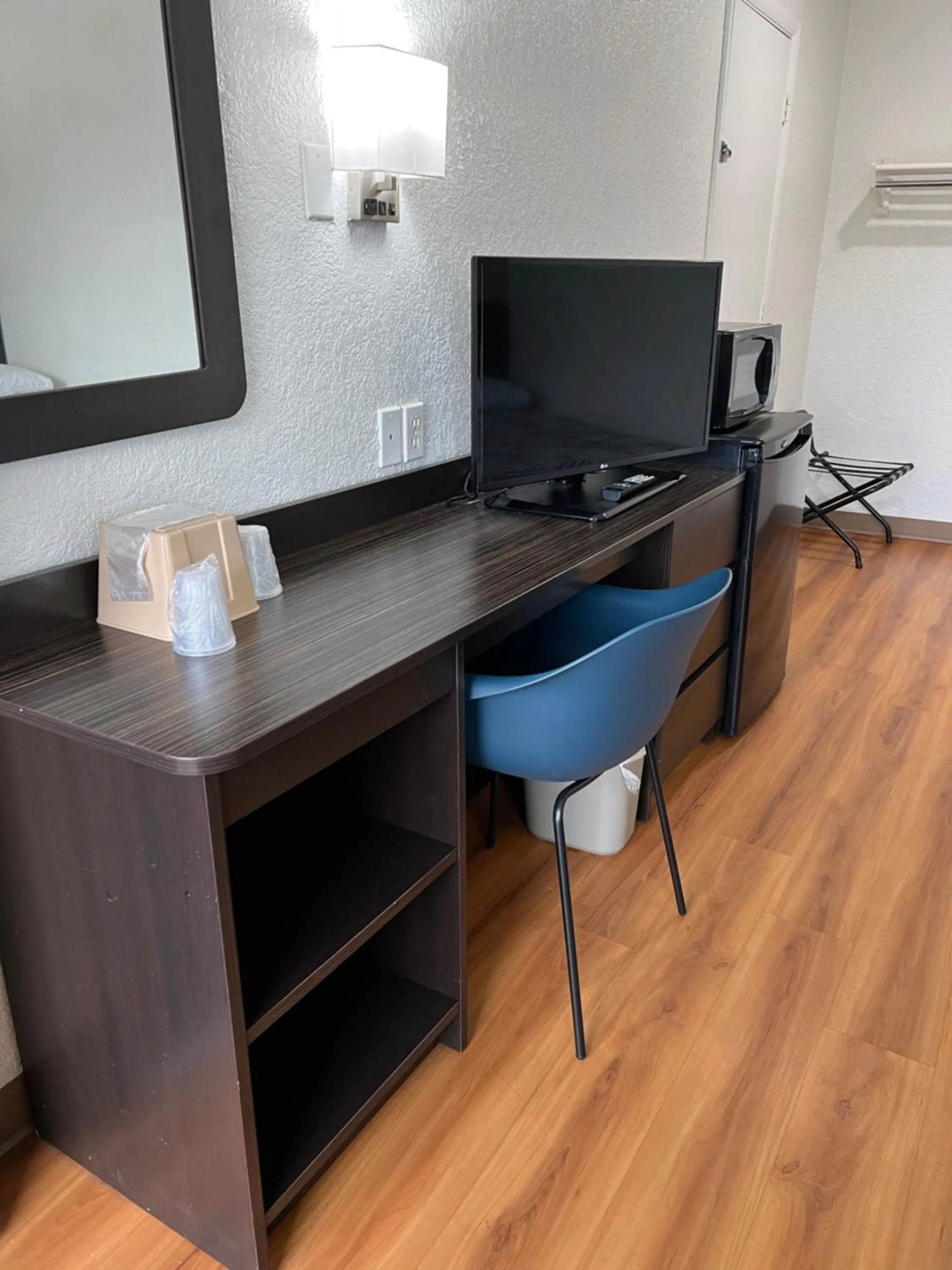 TV and multimedia in Motel 6-Longview, TX