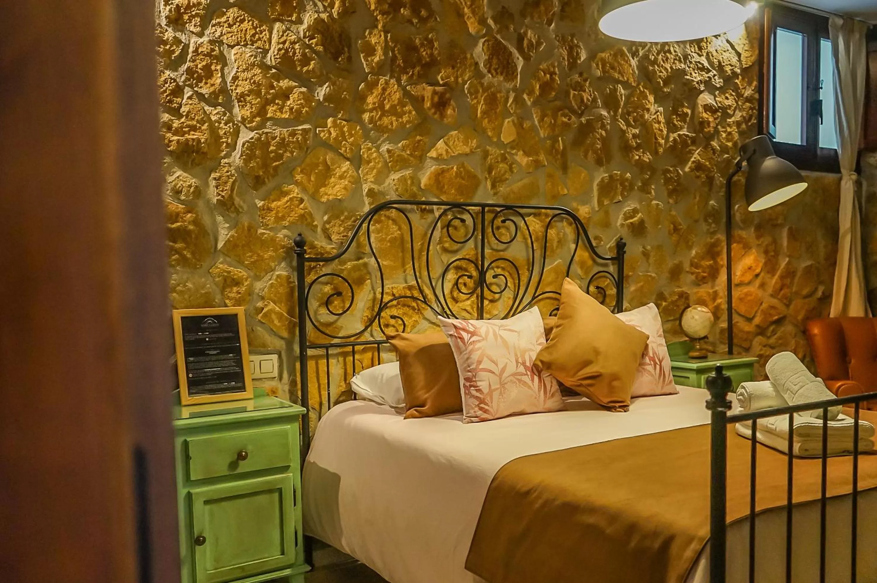 Bed in Hotel Posada de las Cuevas