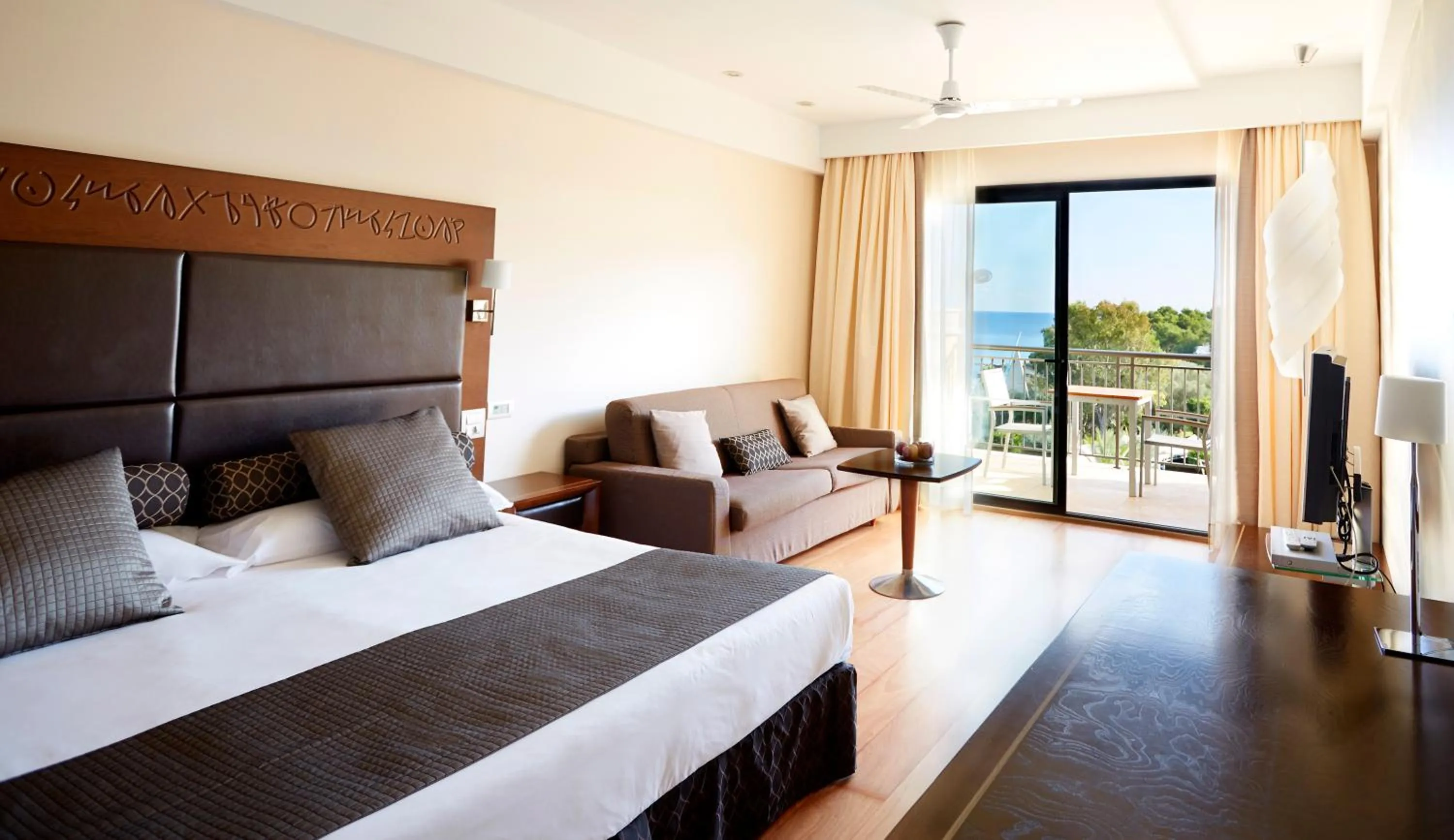 Photo of the whole room, Bed in Insotel Fenicia Prestige Suites & Spa