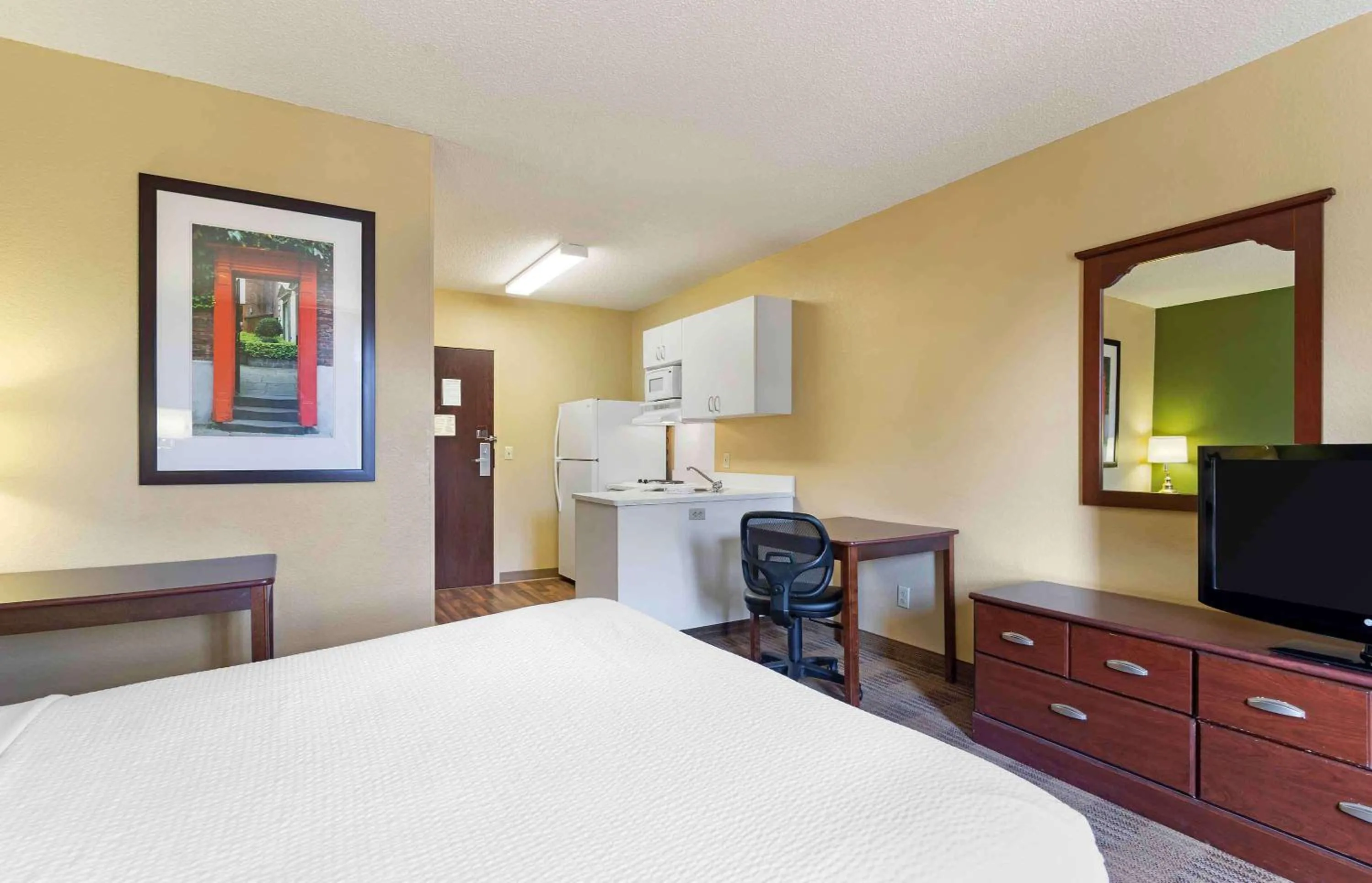 Bedroom, Bed in Extended Stay America Suites - Savannah - Midtown