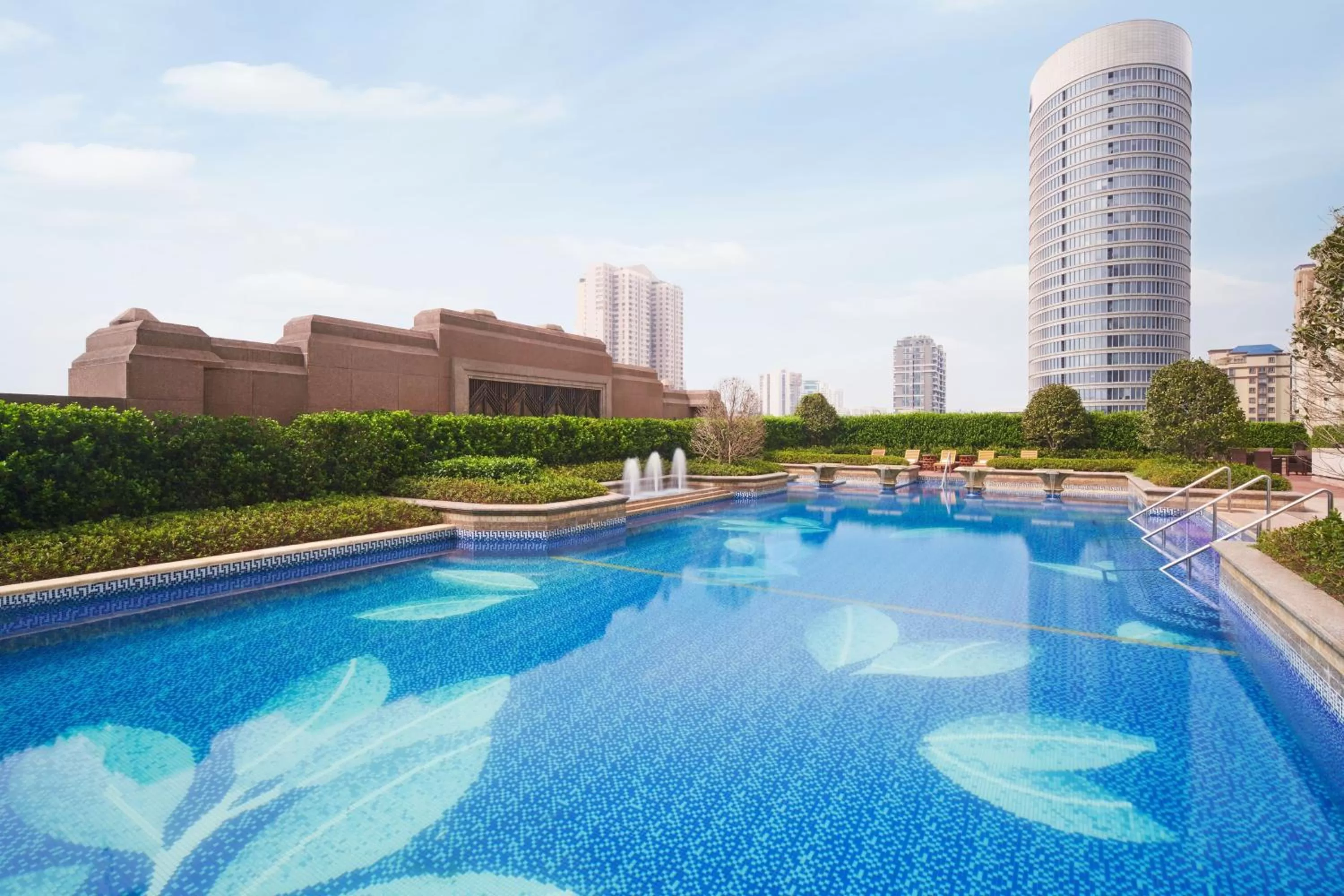 Swimming pool in Sheraton Shantou Hotel