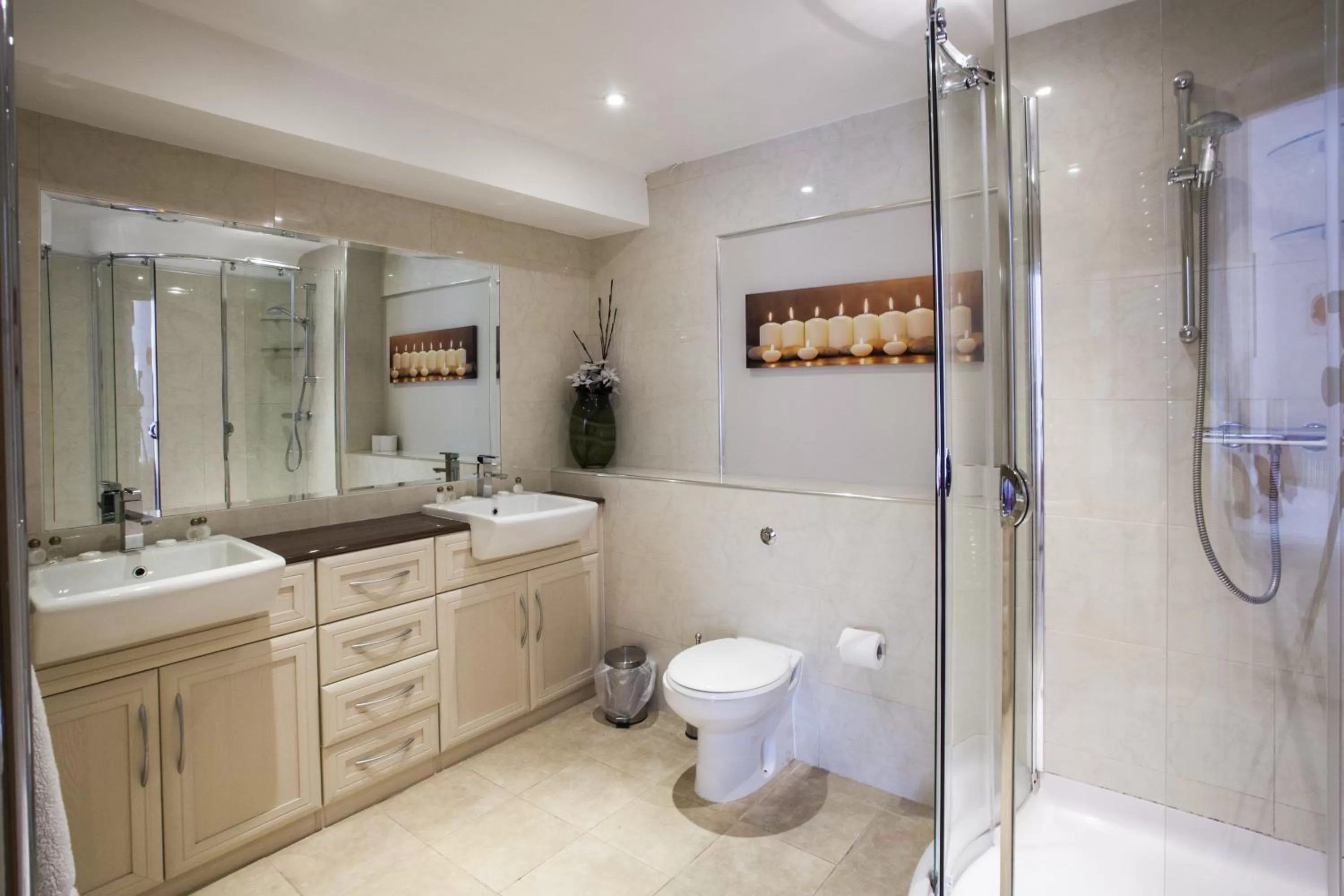 Bathroom in The Limes Country Lodge Hotel & Admiral Restaurant