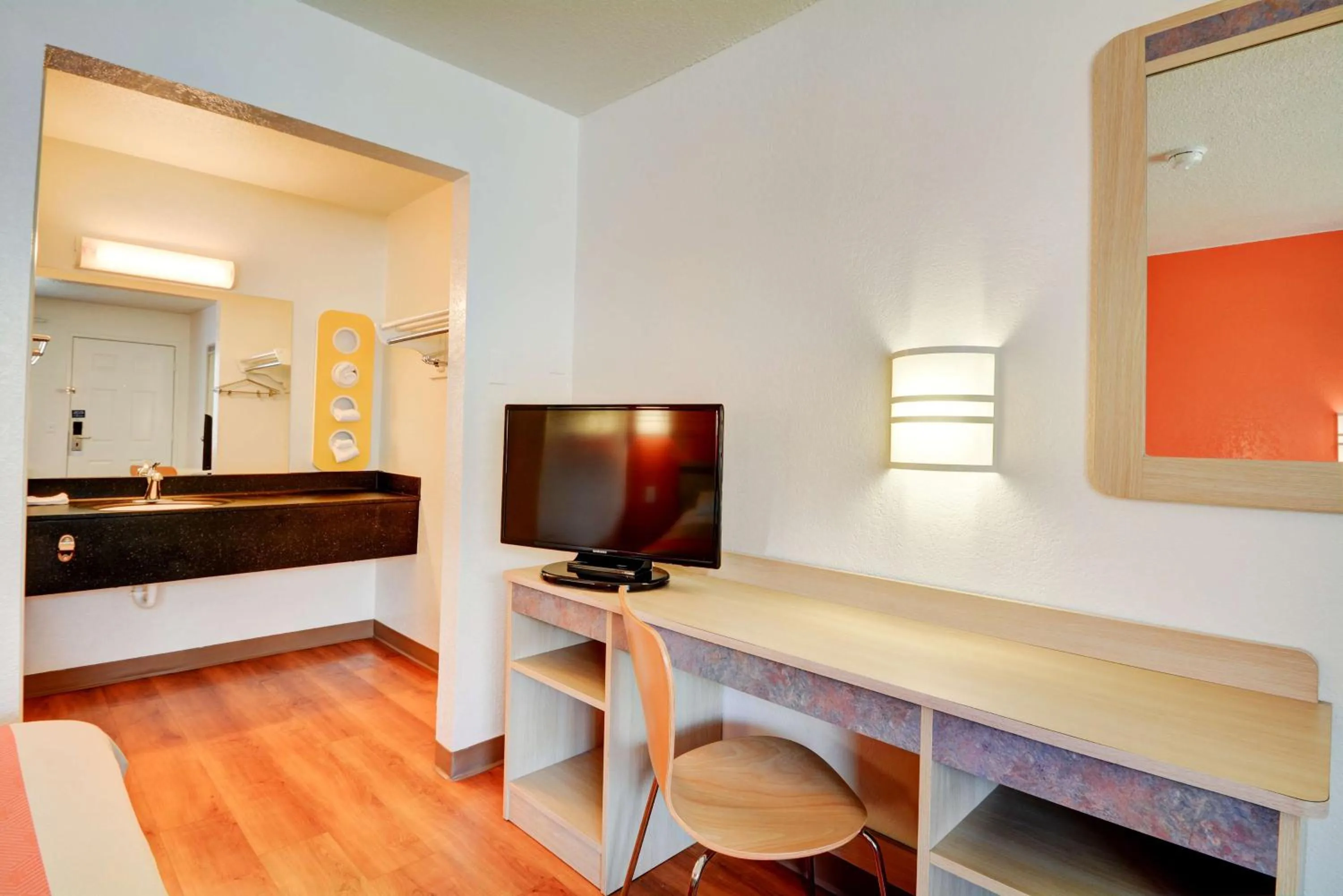 TV and multimedia in Motel 6-Southington, CT - Hartford