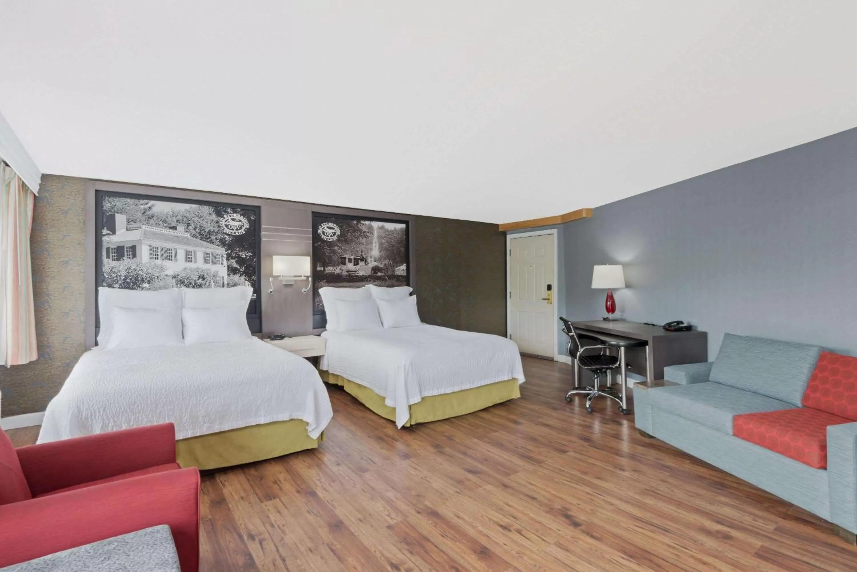 Photo of the whole room, Bed in Super 8 by Wyndham Sturbridge