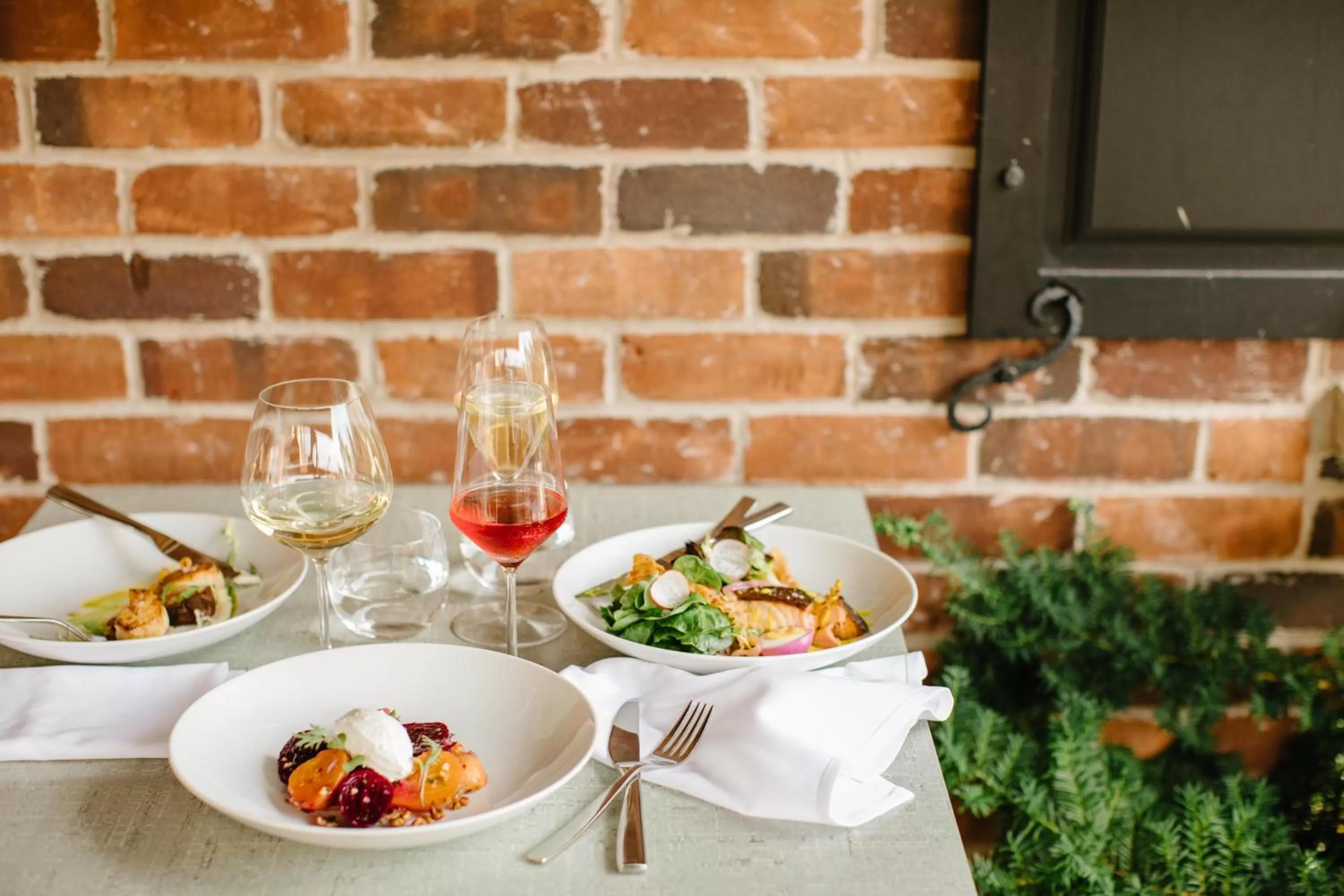 Food and drinks in 124 on Queen Hotel & Spa