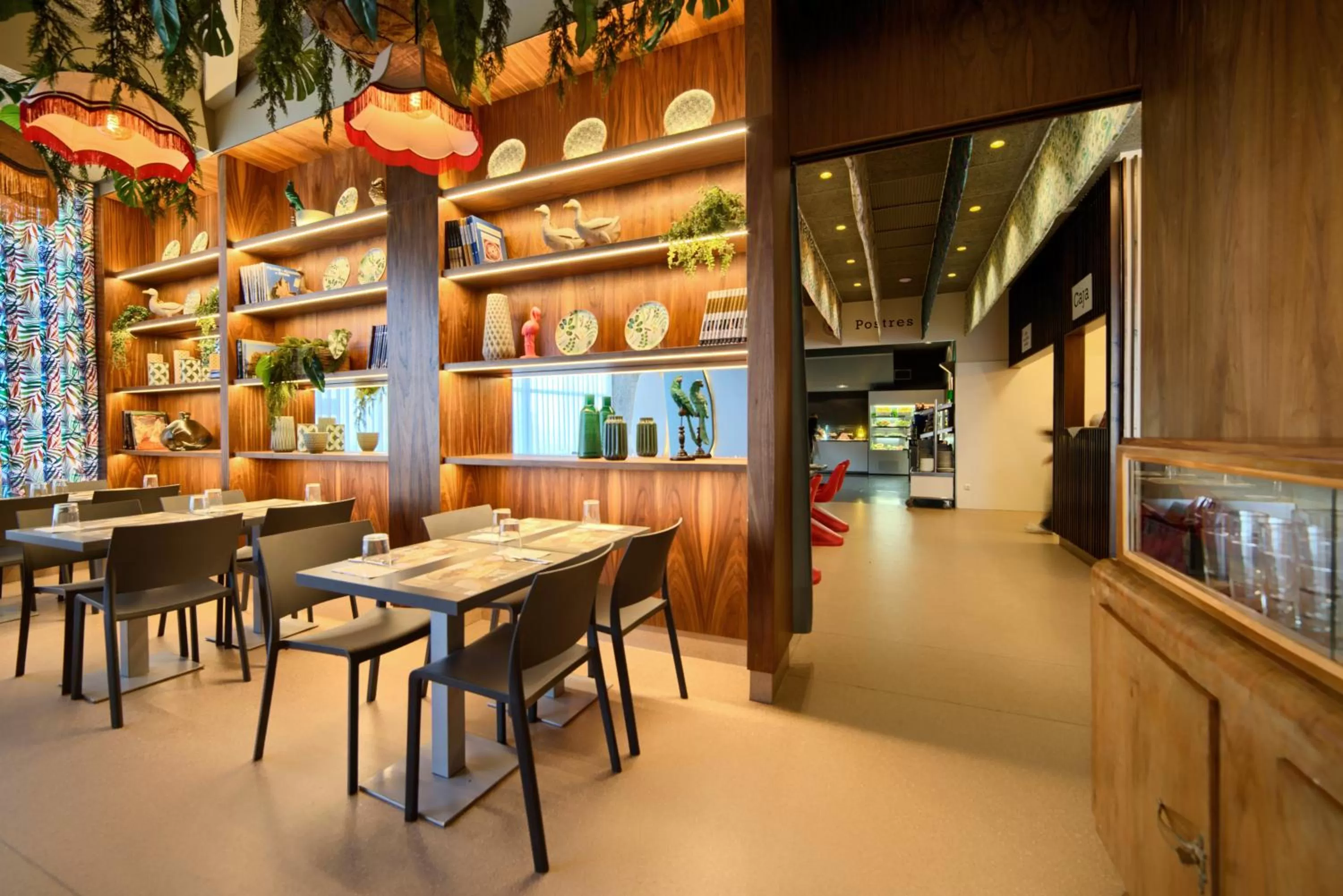 Restaurant/places to eat in Hotel Luze El Villa