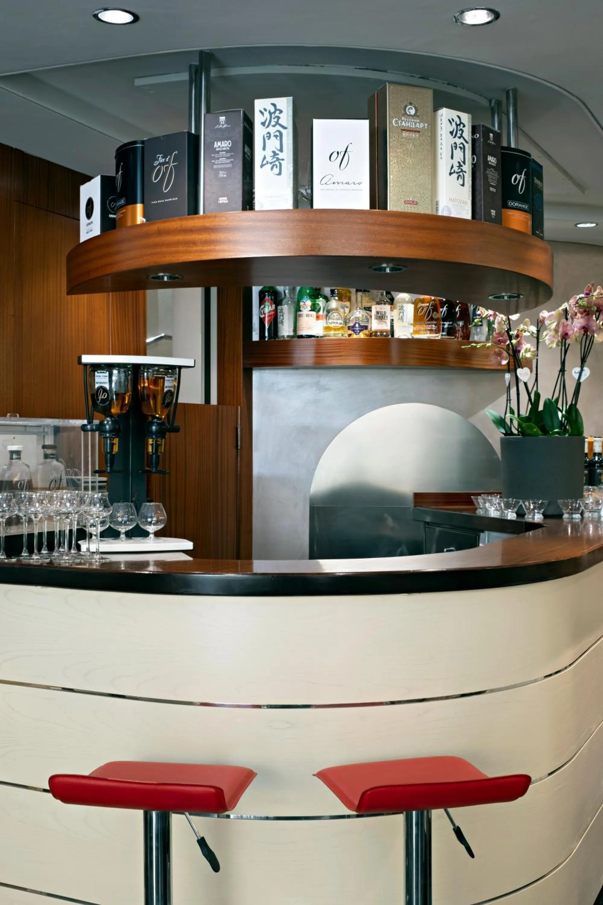 Restaurant/places to eat in Hotel Mirage