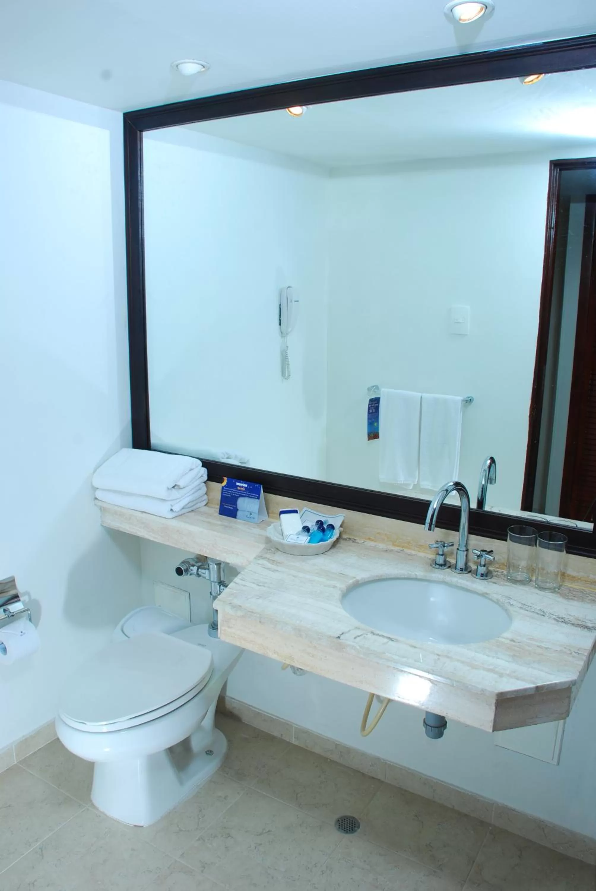 Bathroom in Hotel Faranda Express Puerta Del Sol Barranquilla, A Member of Radisson Individuals