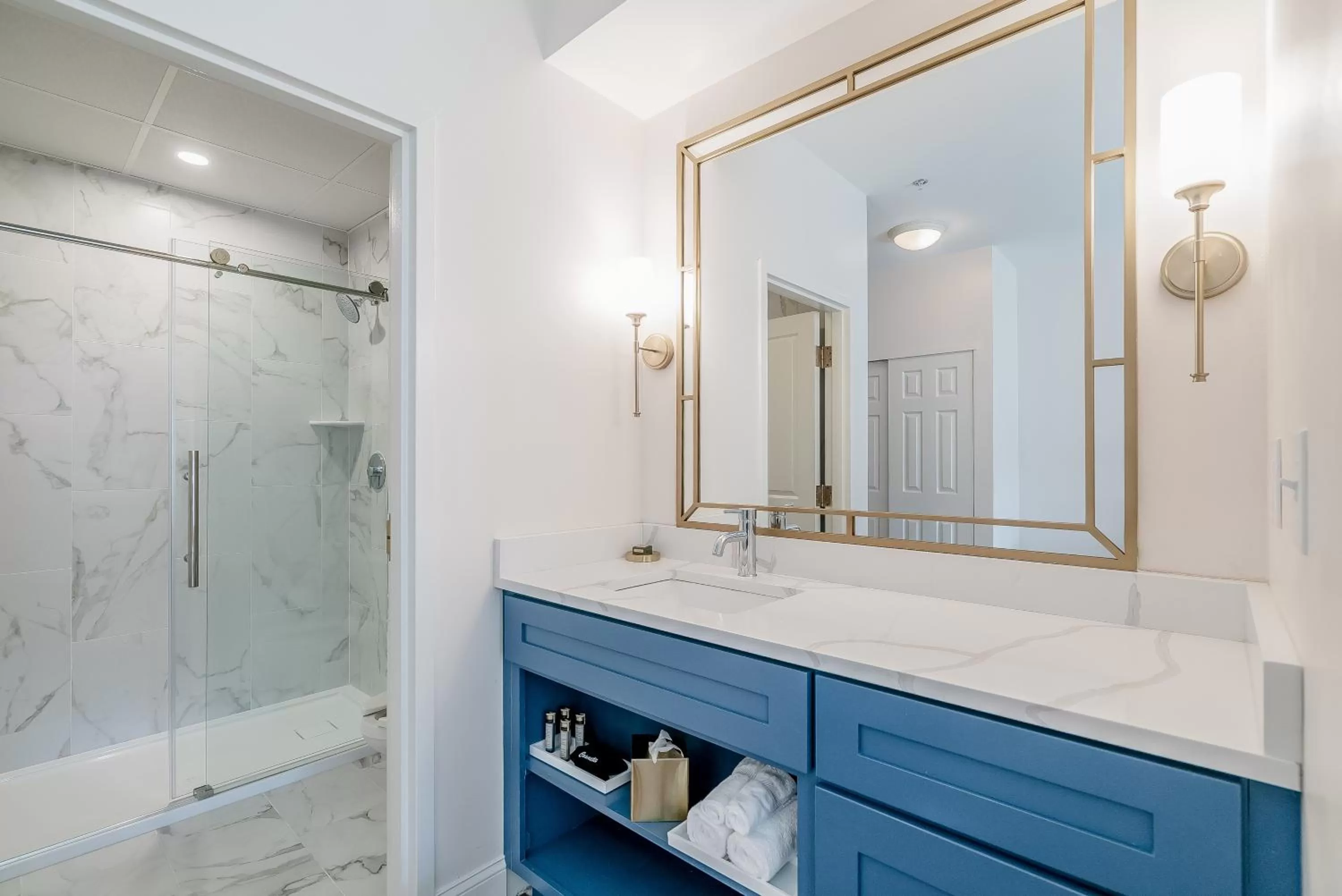 Bathroom in Chateau Renault