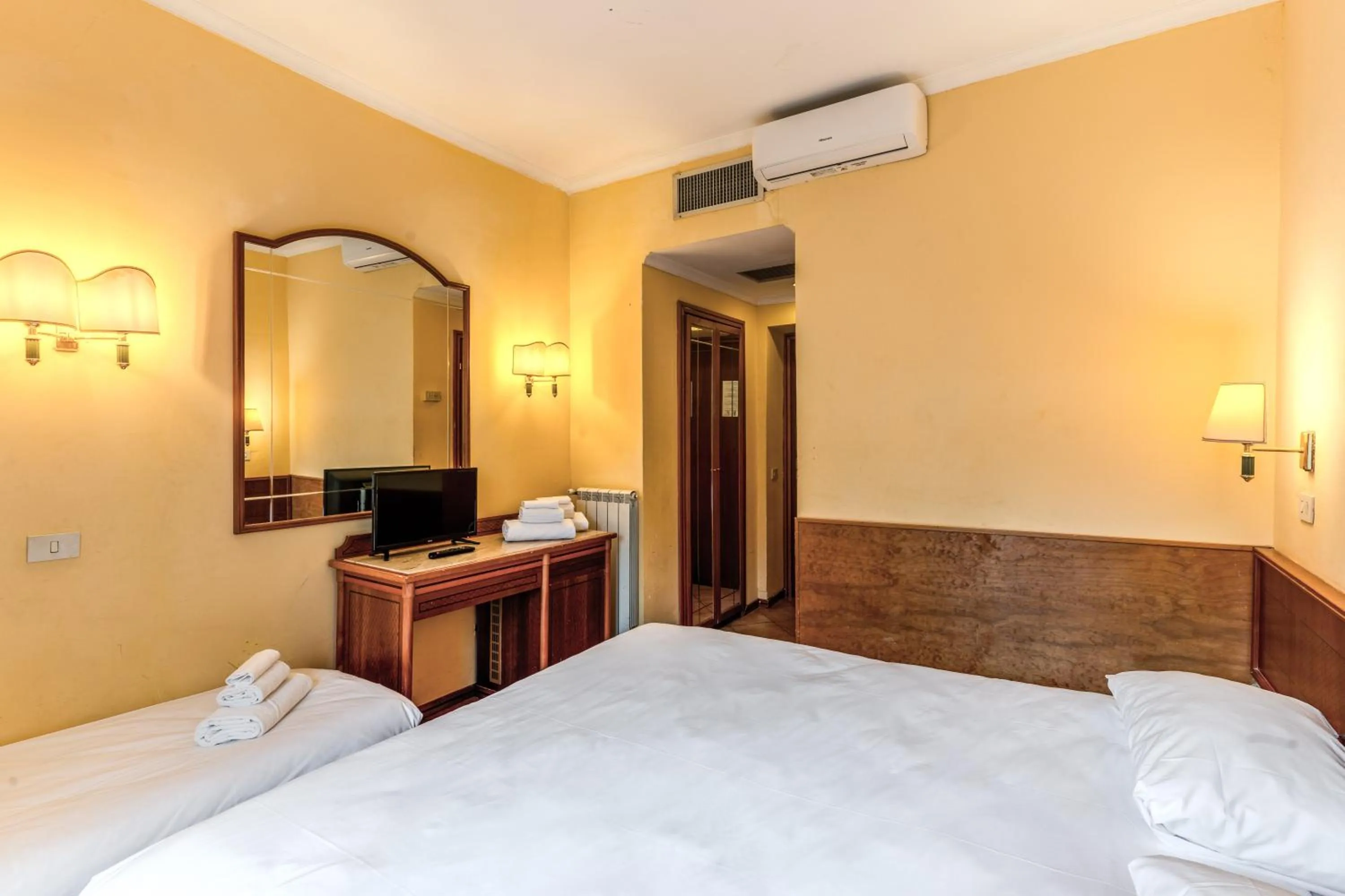 Photo of the whole room in Hotel Pomezia