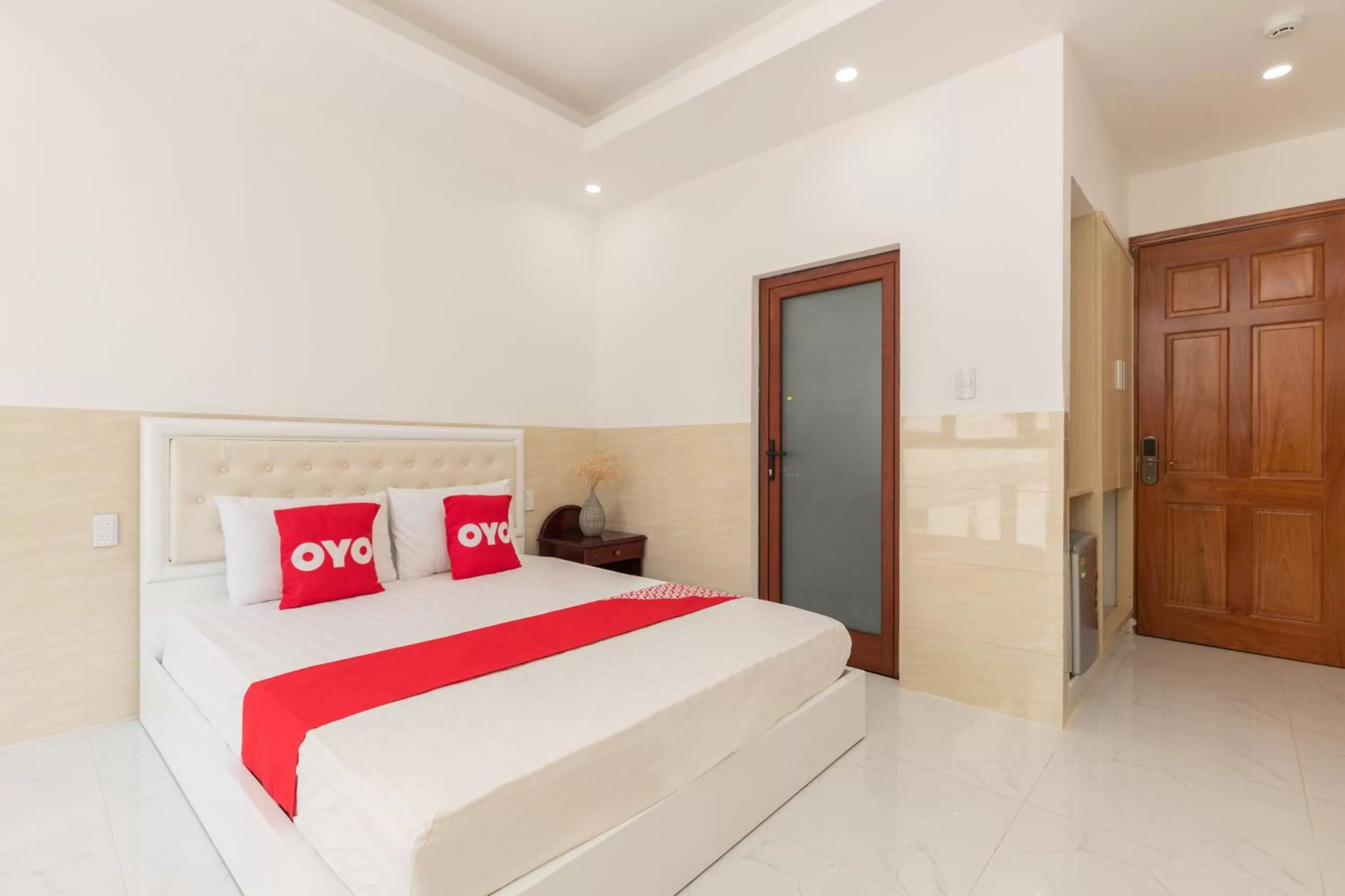 Photo of the whole room, Bed in Lien Thuy Hotel