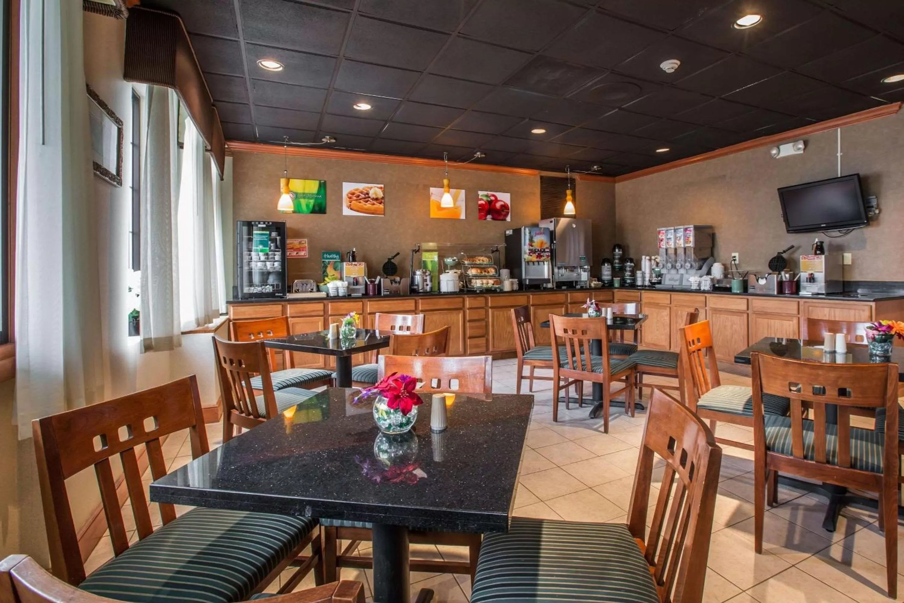 Restaurant/places to eat in Quality Inn & Suites Hanes Mall