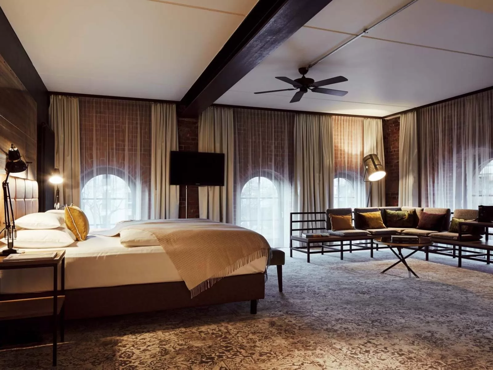 Bed in Gastwerk Hotel Hamburg