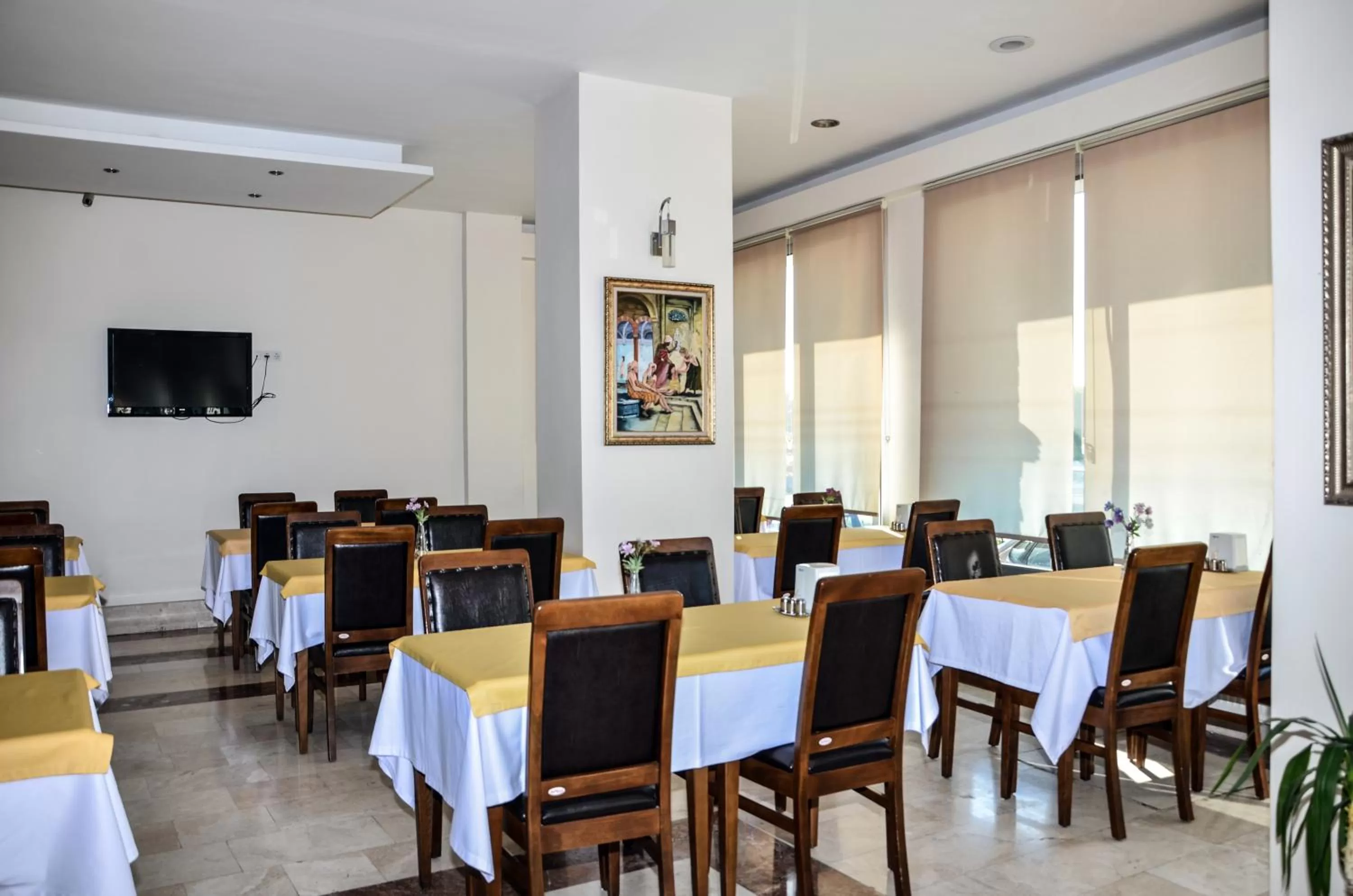 Lounge or bar in Perla Hotel