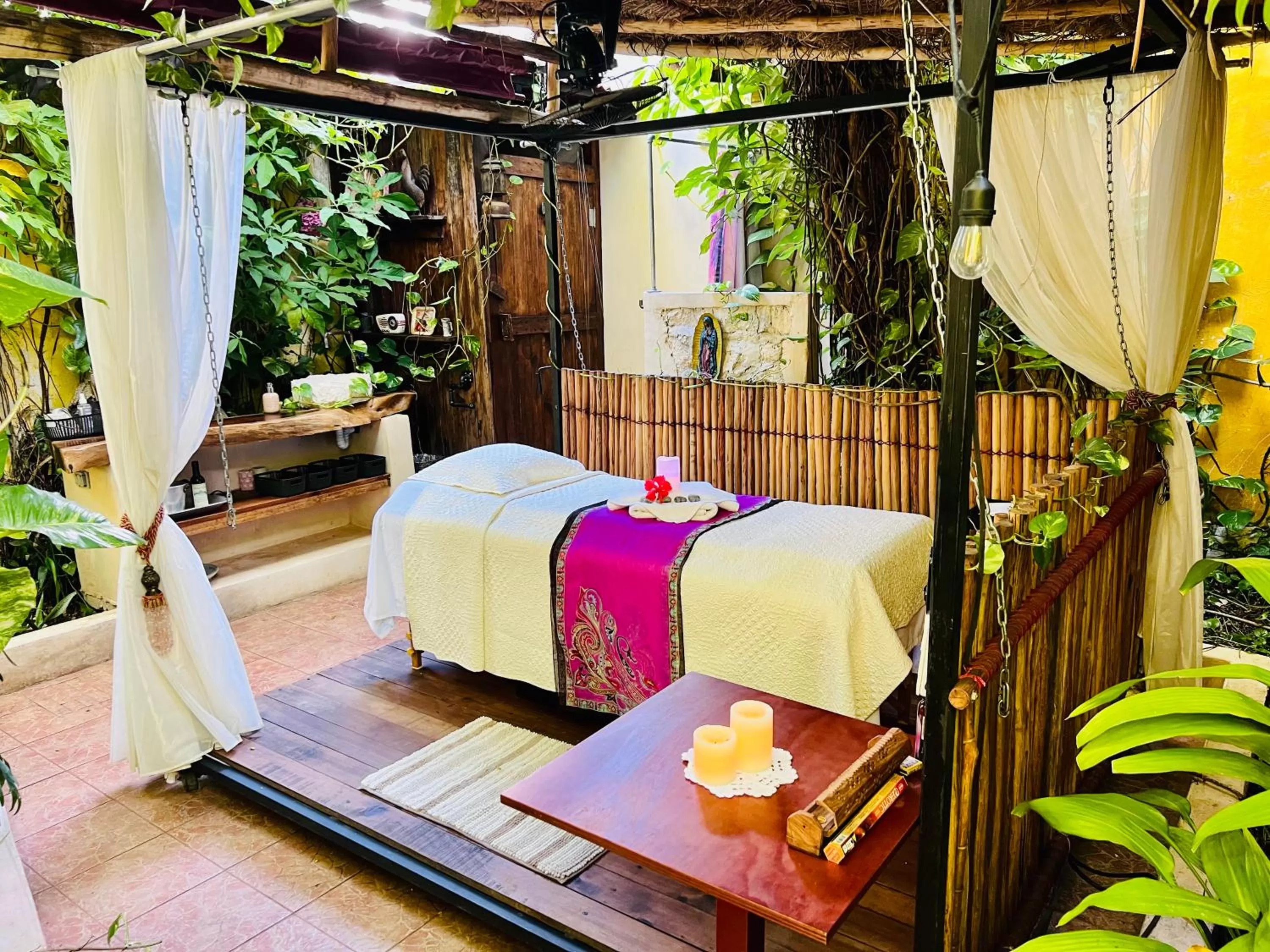 Massage in Hacienda Boutique B&B and Spa Solo Adultos