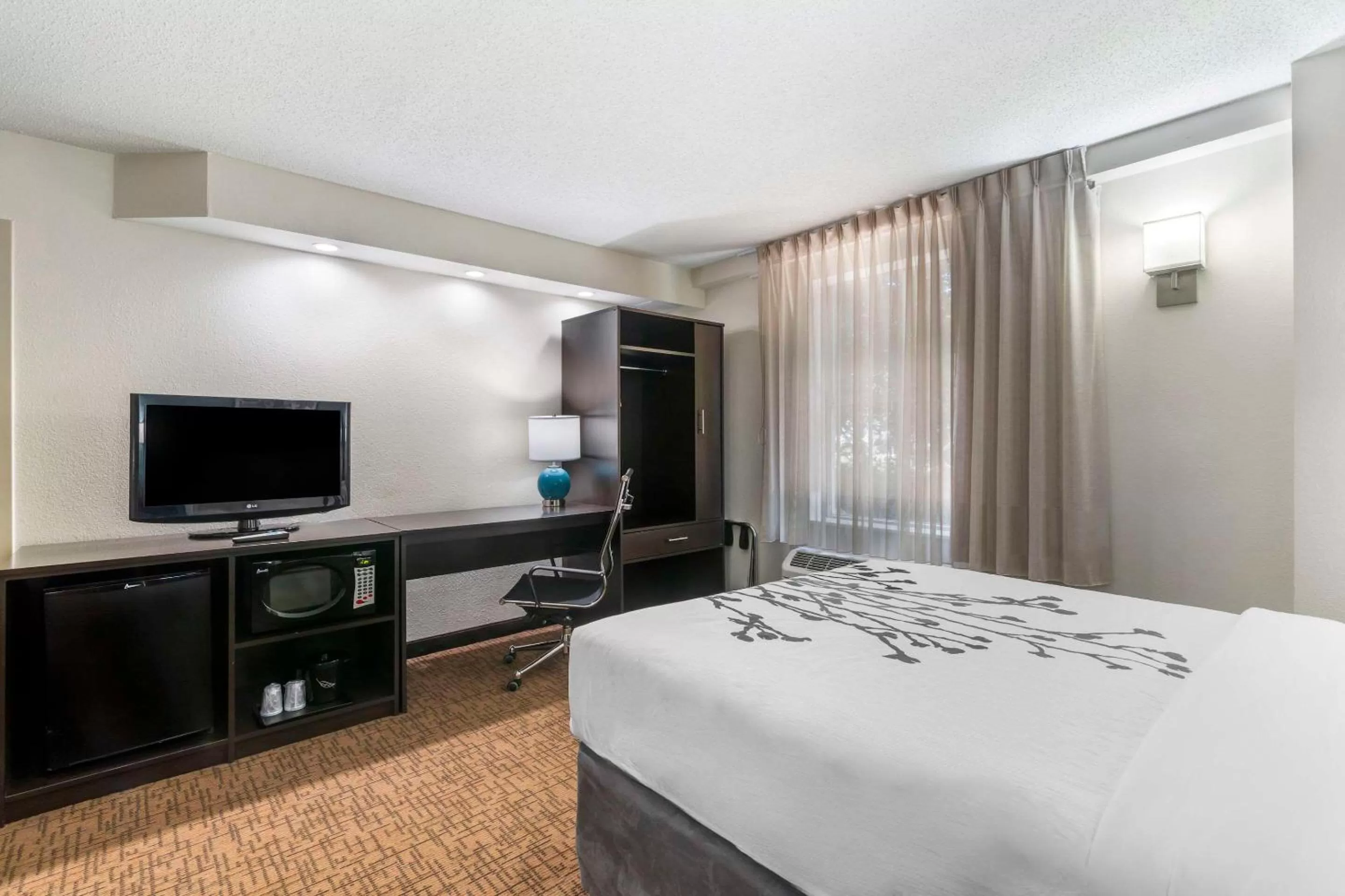 Bedroom, Bed in Sleep Inn Mt Pleasant - Charleston