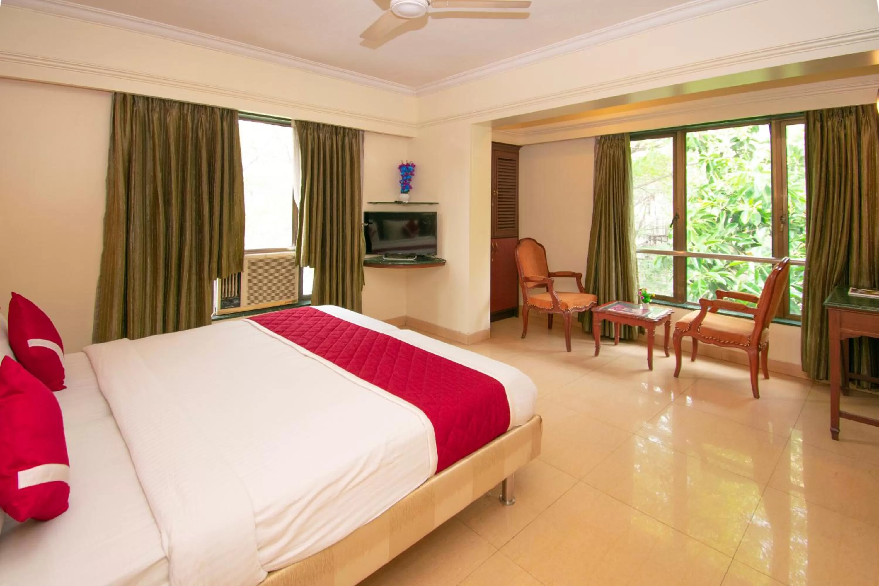 Photo of the whole room in Octave Bund Garden