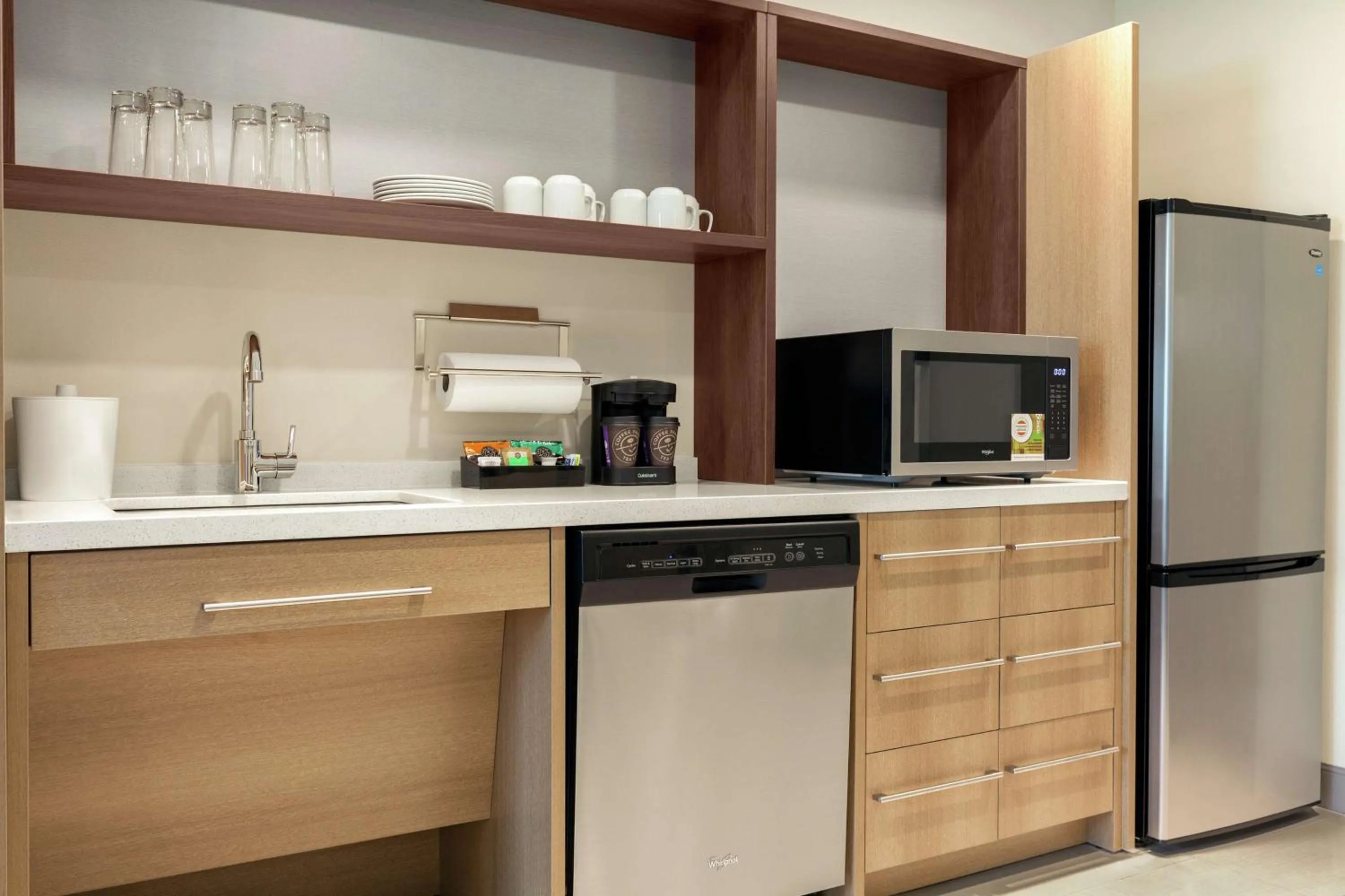 Kitchen or kitchenette in Home2 Suites By Hilton Sarasota Bradenton Airport