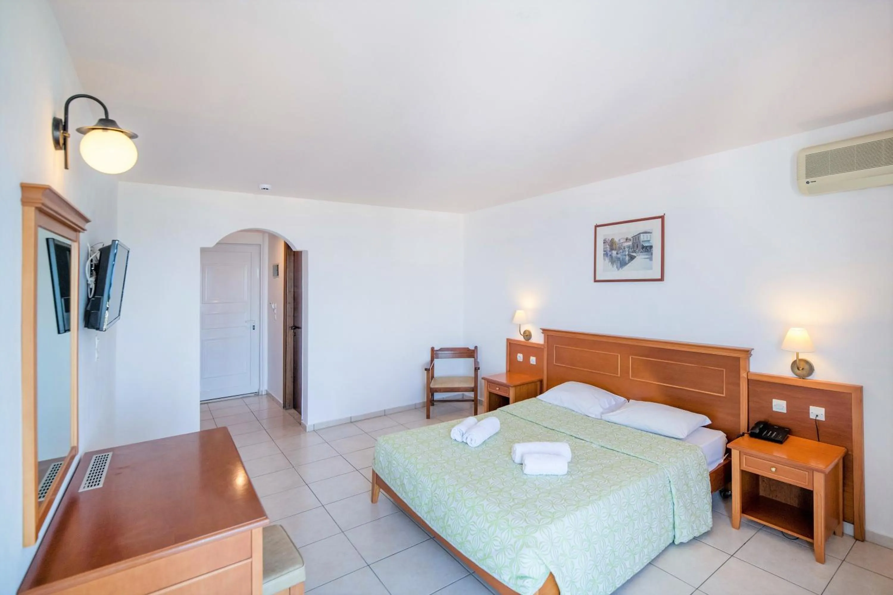 Bedroom, Bed in Semiramis Village Hotel