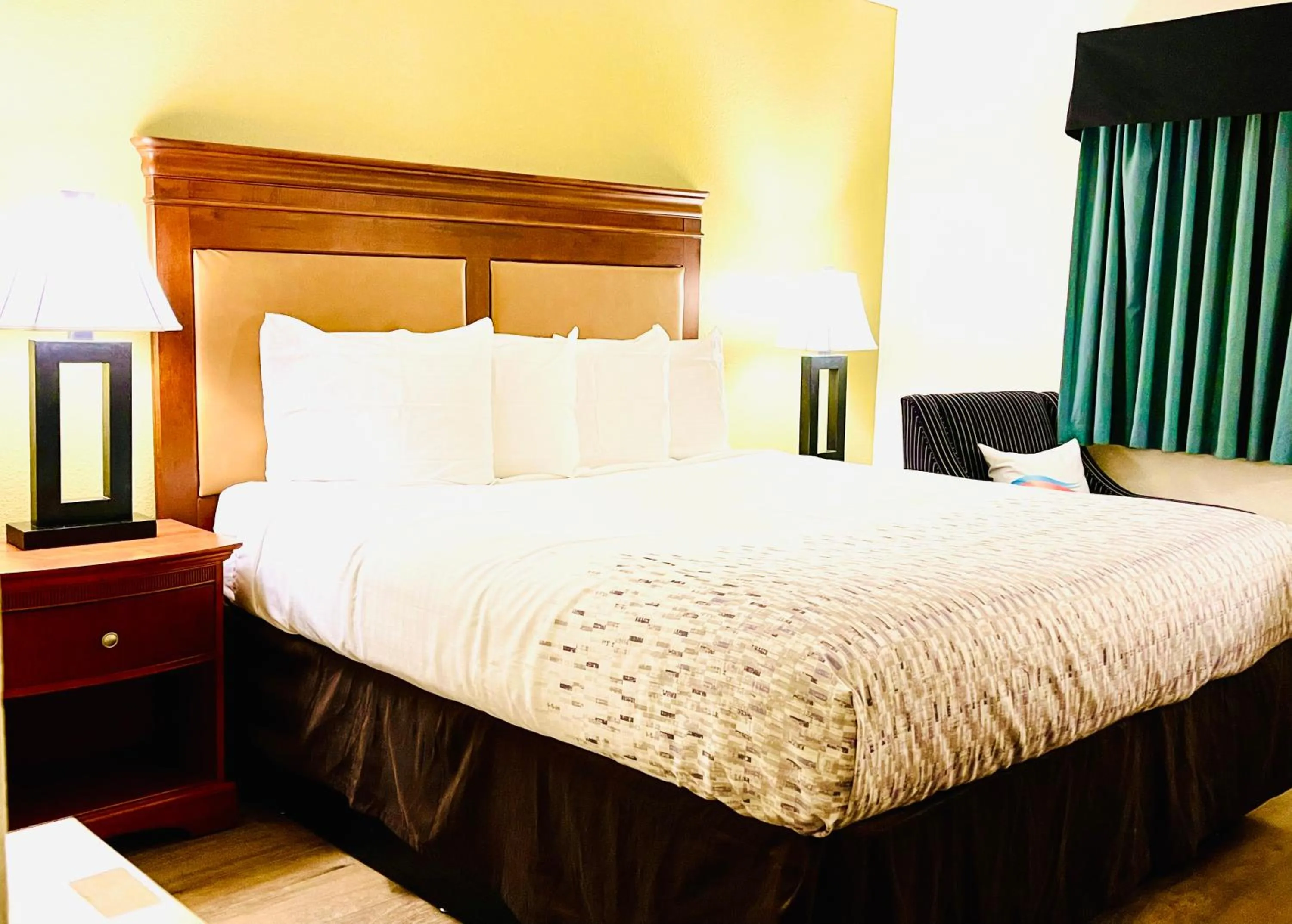 Bed in Baymont by Wyndham Hutchinson