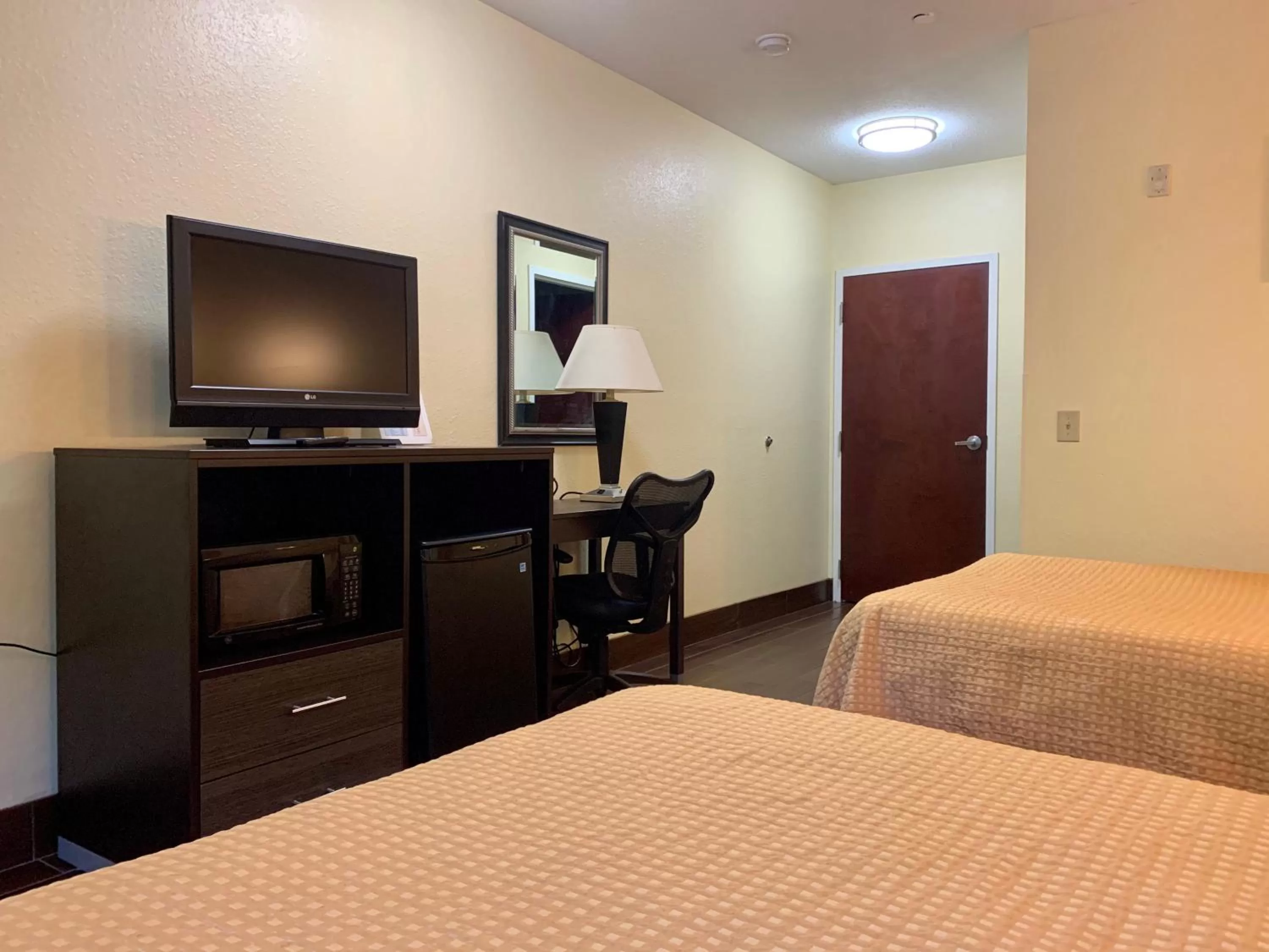 Bed in Executive Inn & Suites Upper Marlboro