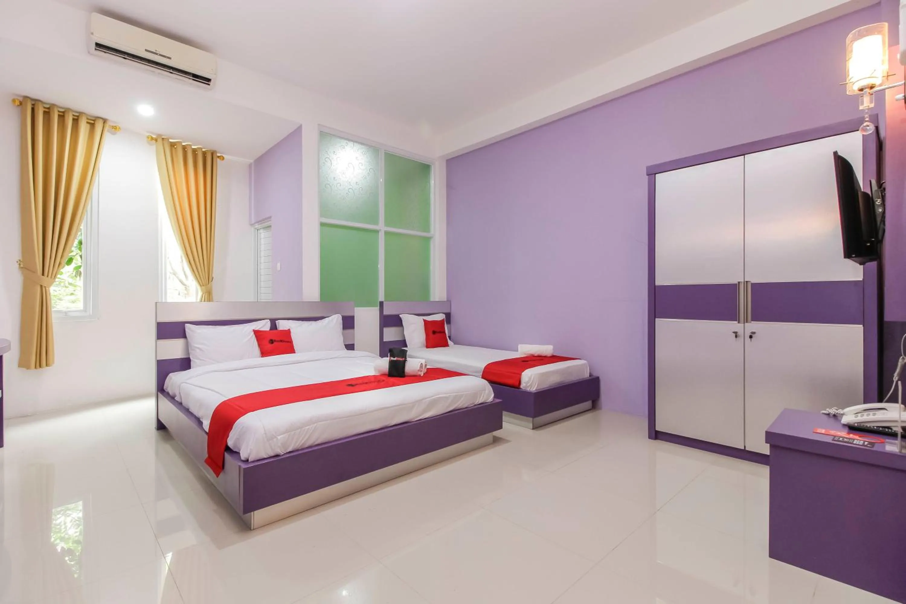 Bedroom, Bed in RedDoorz Plus near Stasiun Bekasi